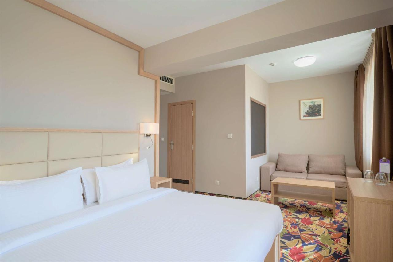 Superior Room,1498622884:JPEG