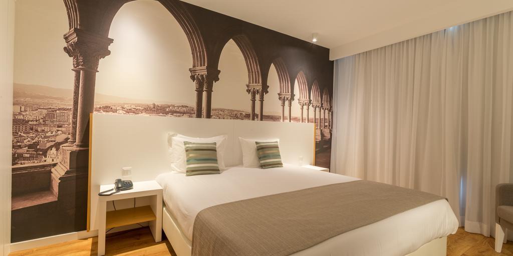 Quarto Superior com Cama de Casal ou 2 de Solteiro