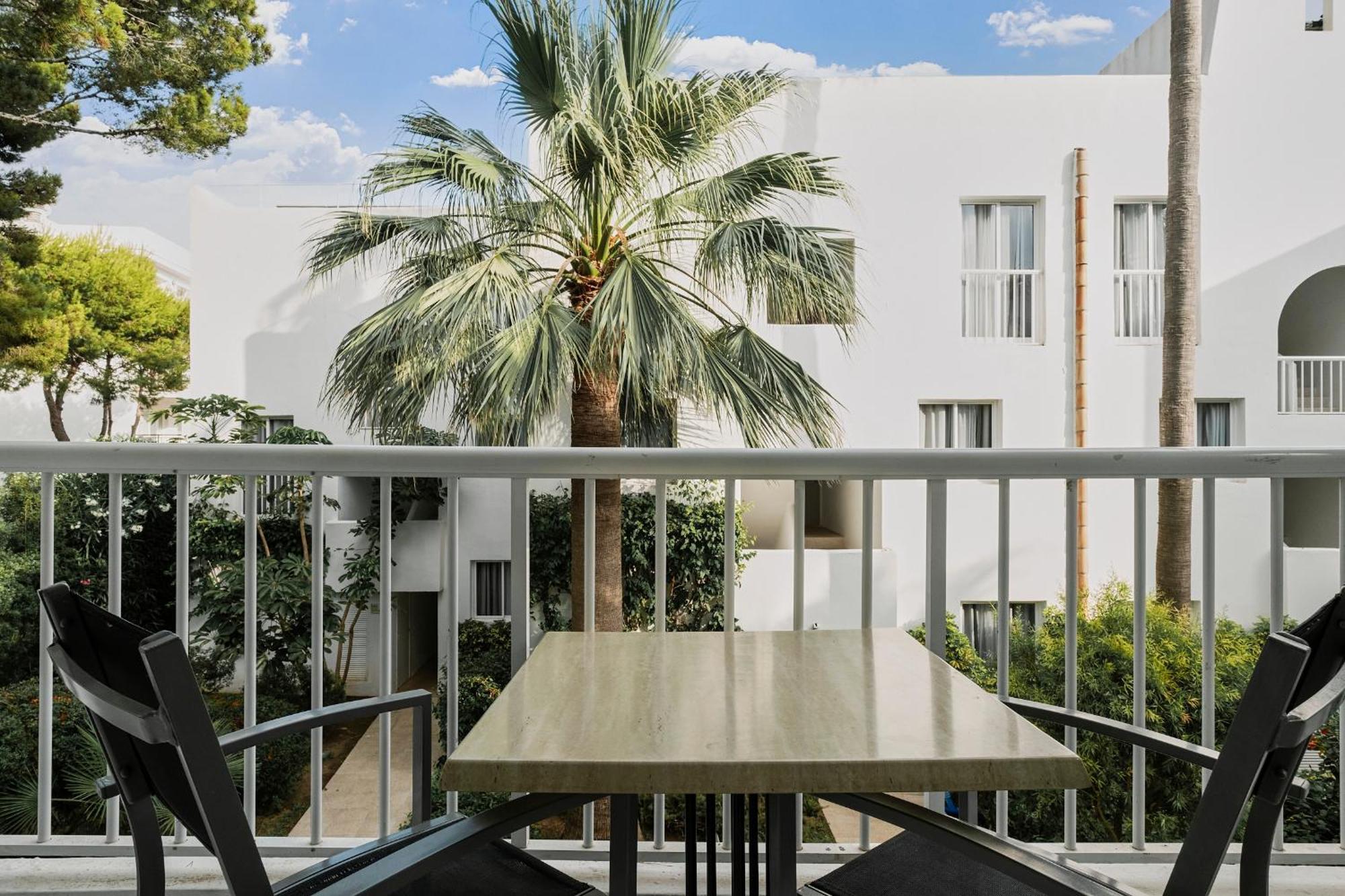 One-Bedroom Apartment,1525280254:JPEG