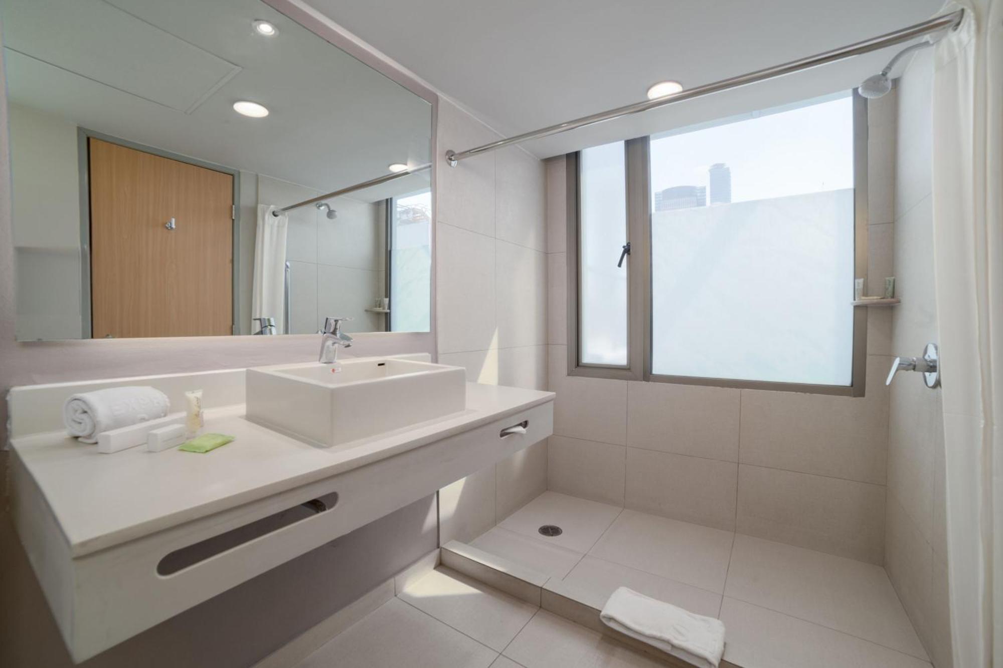 Penthouse Suite with Sofa Bed and Balcony,1532817637:JPEG