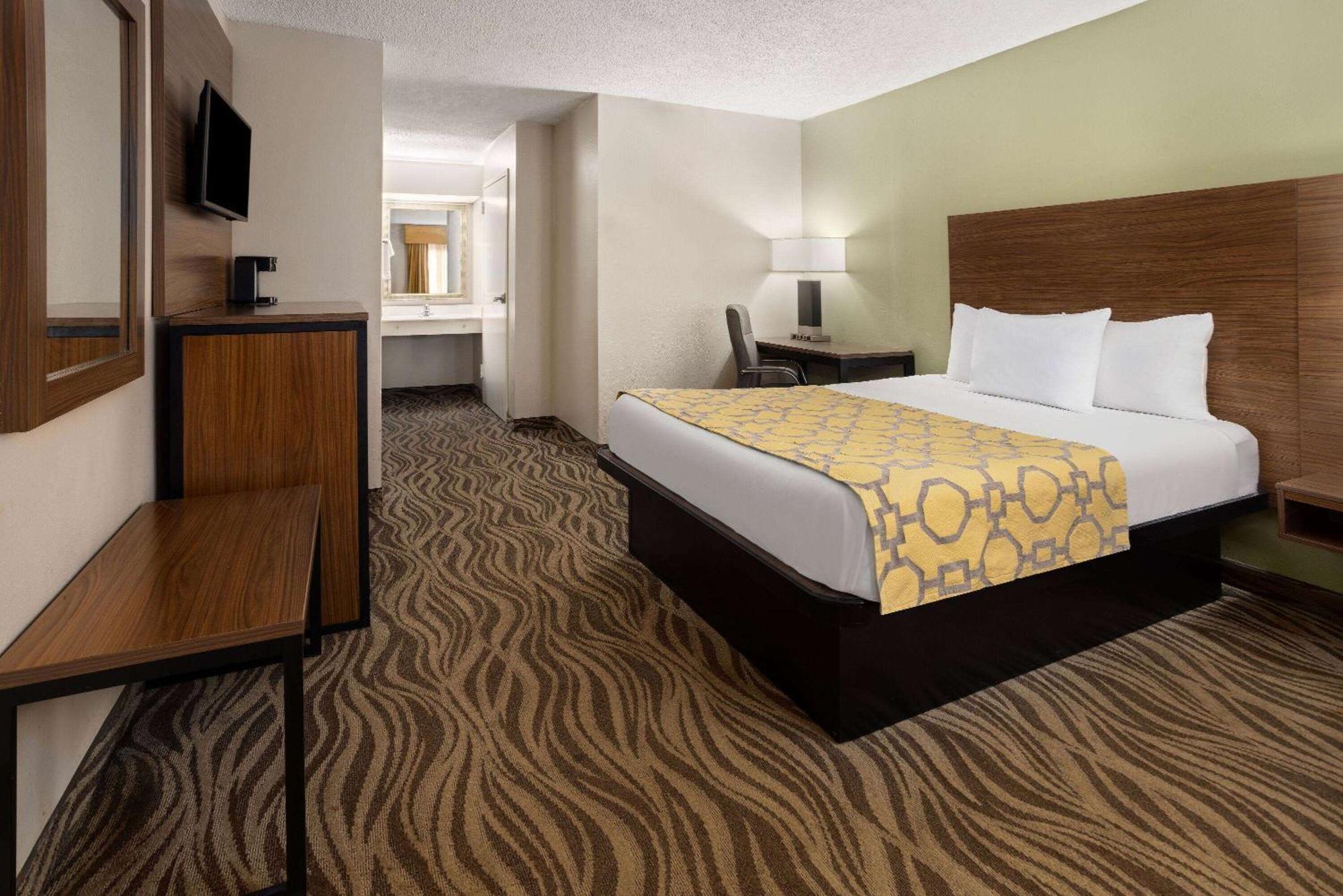 Queen Room - Mobility Access/Non-Smoking