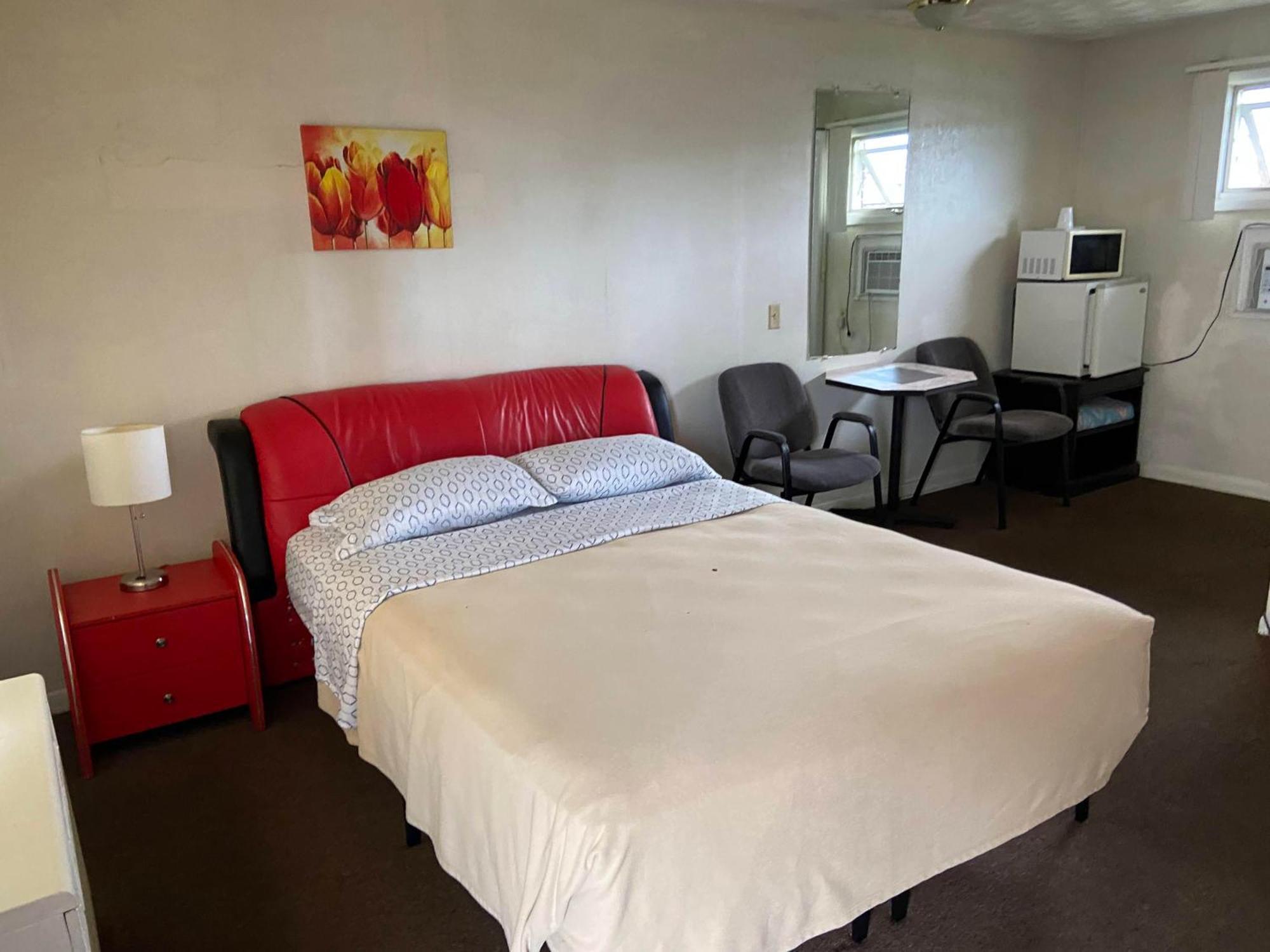 Standard Queen Room with One Queen Bed - Non-Smoking,1542837139:JPEG