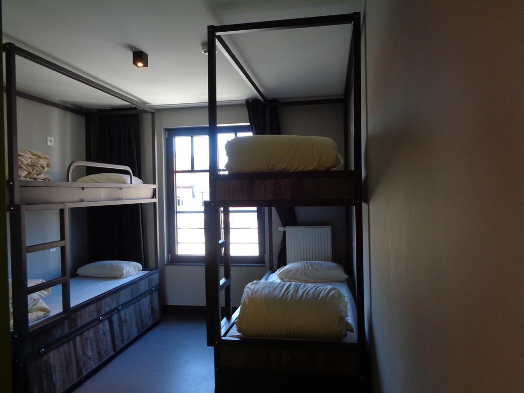 Bunk Bed in Female Dormitory Room,687637761:JPEG