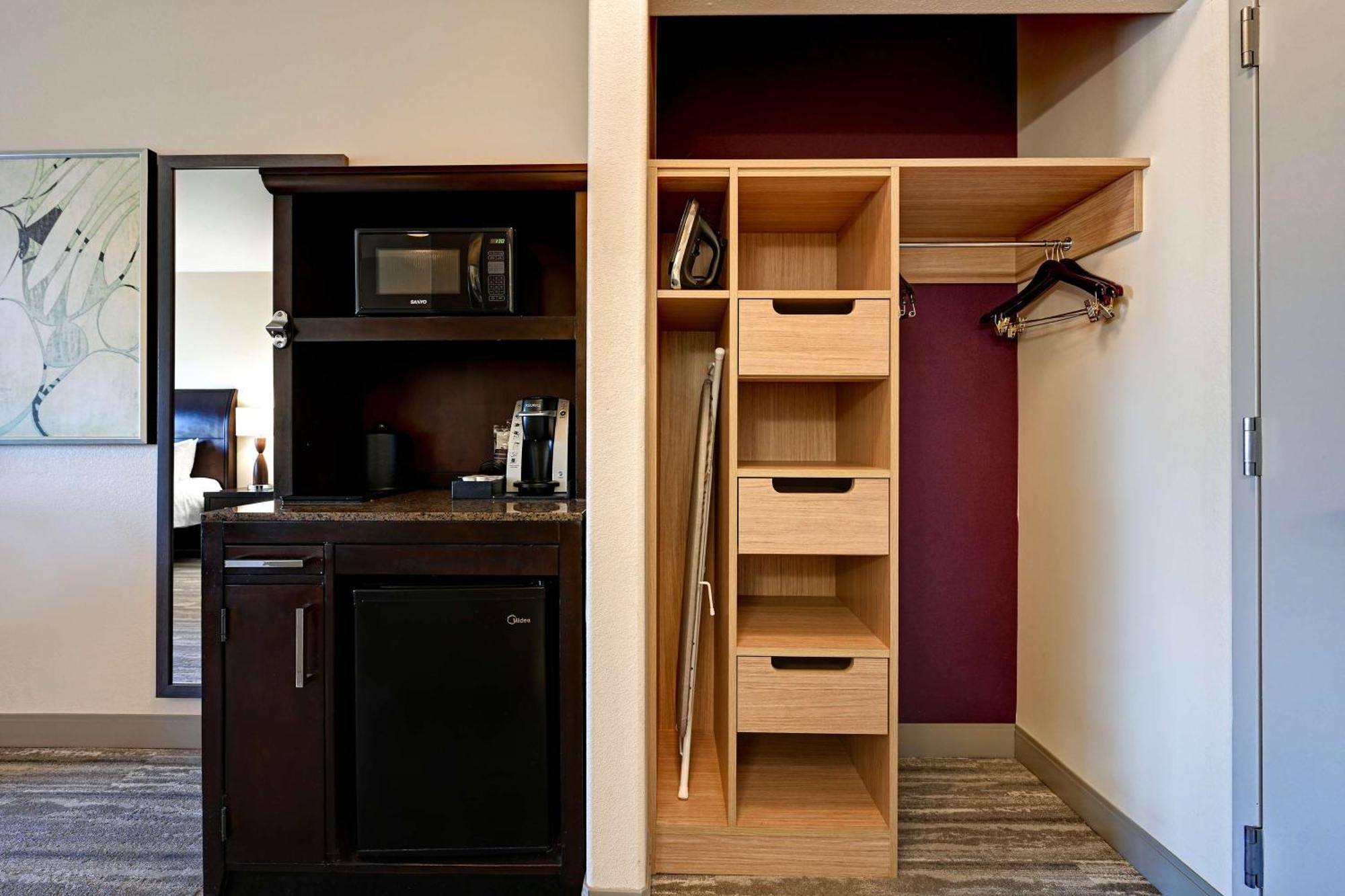 King Whirlpool Suite,1551287446:JPEG