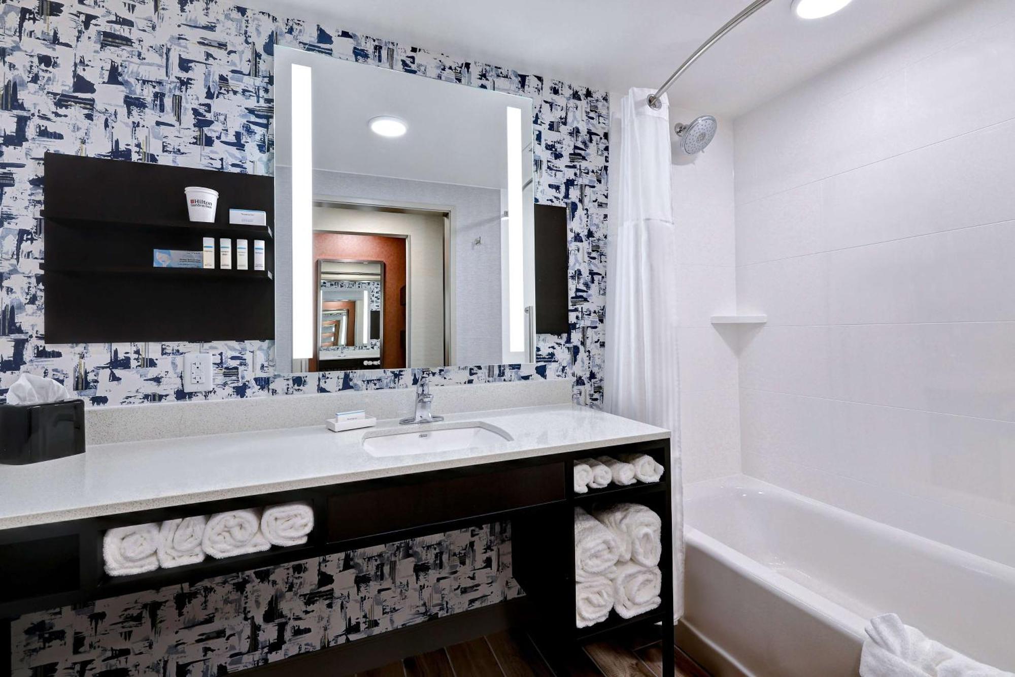 Queen Room with Two Queen Beds,1551423226:JPEG