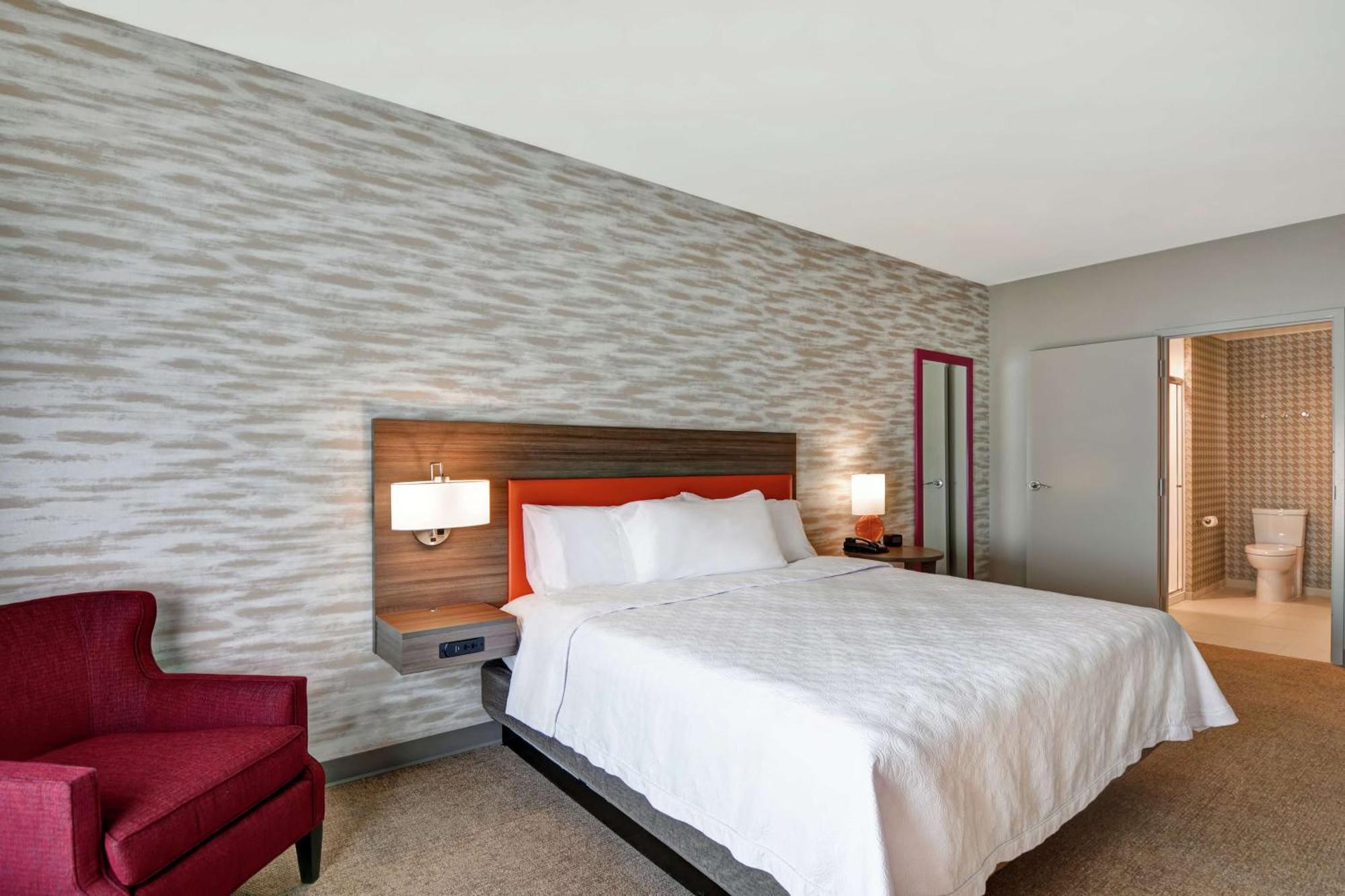 One-Bedroom King Suite - Non-Smoking,1551701863:JPEG