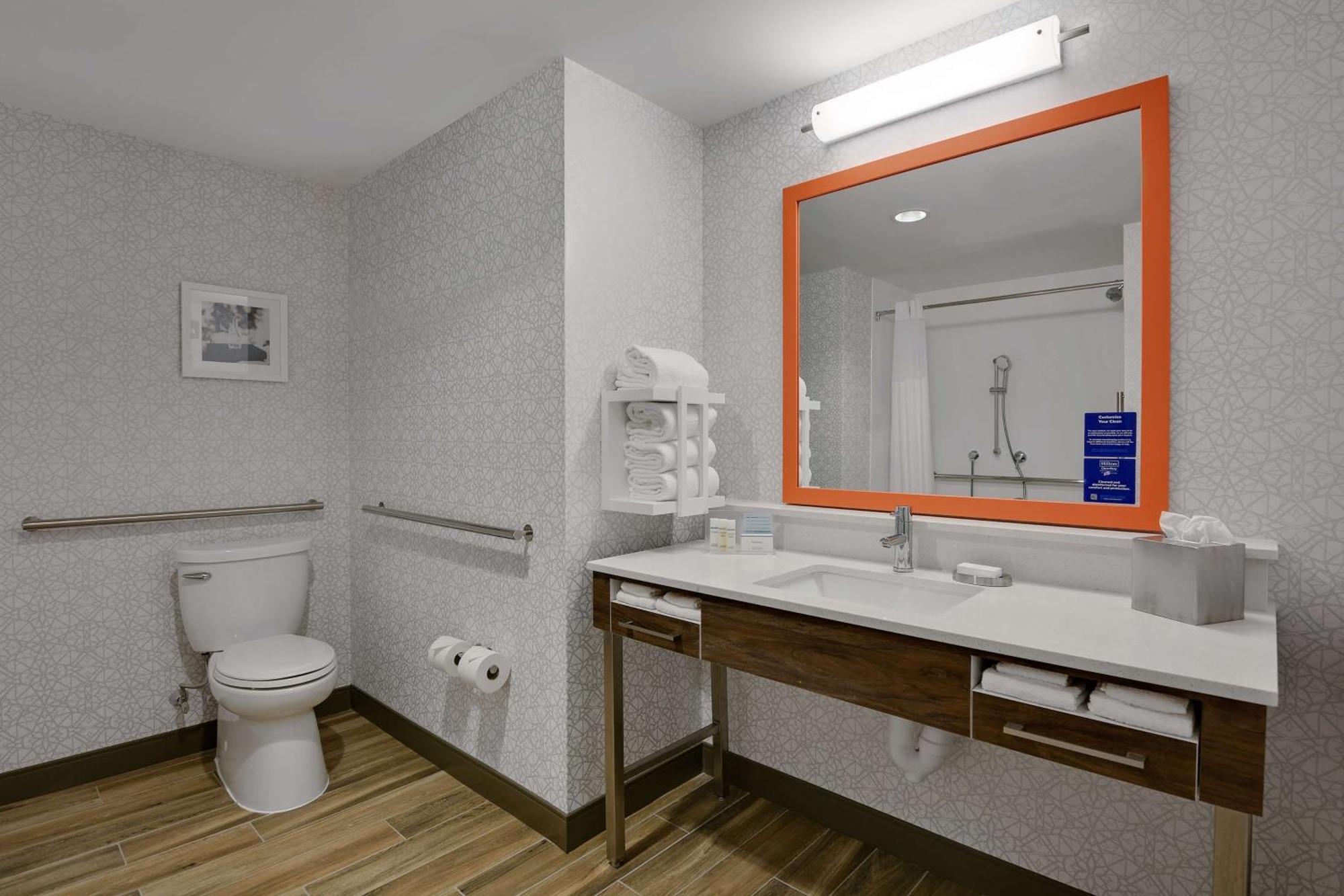 King Room with Accessible Tub - Mobility and Hearing Access/Non-Smoking,1551952366:JPEG