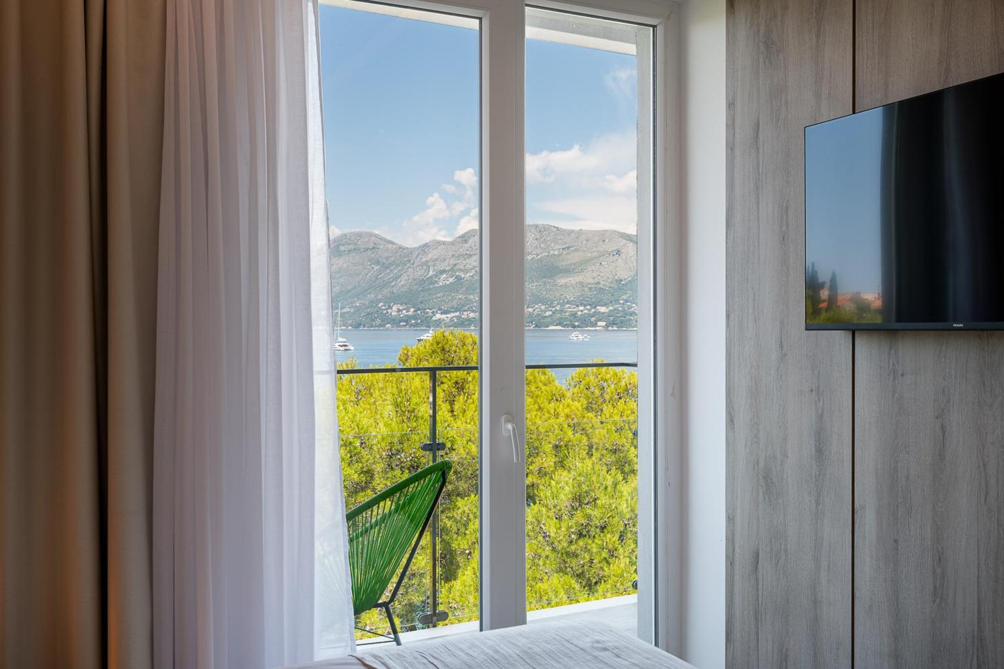 Classic Room with Balcony and Partial Sea View,1553167777:JPEG