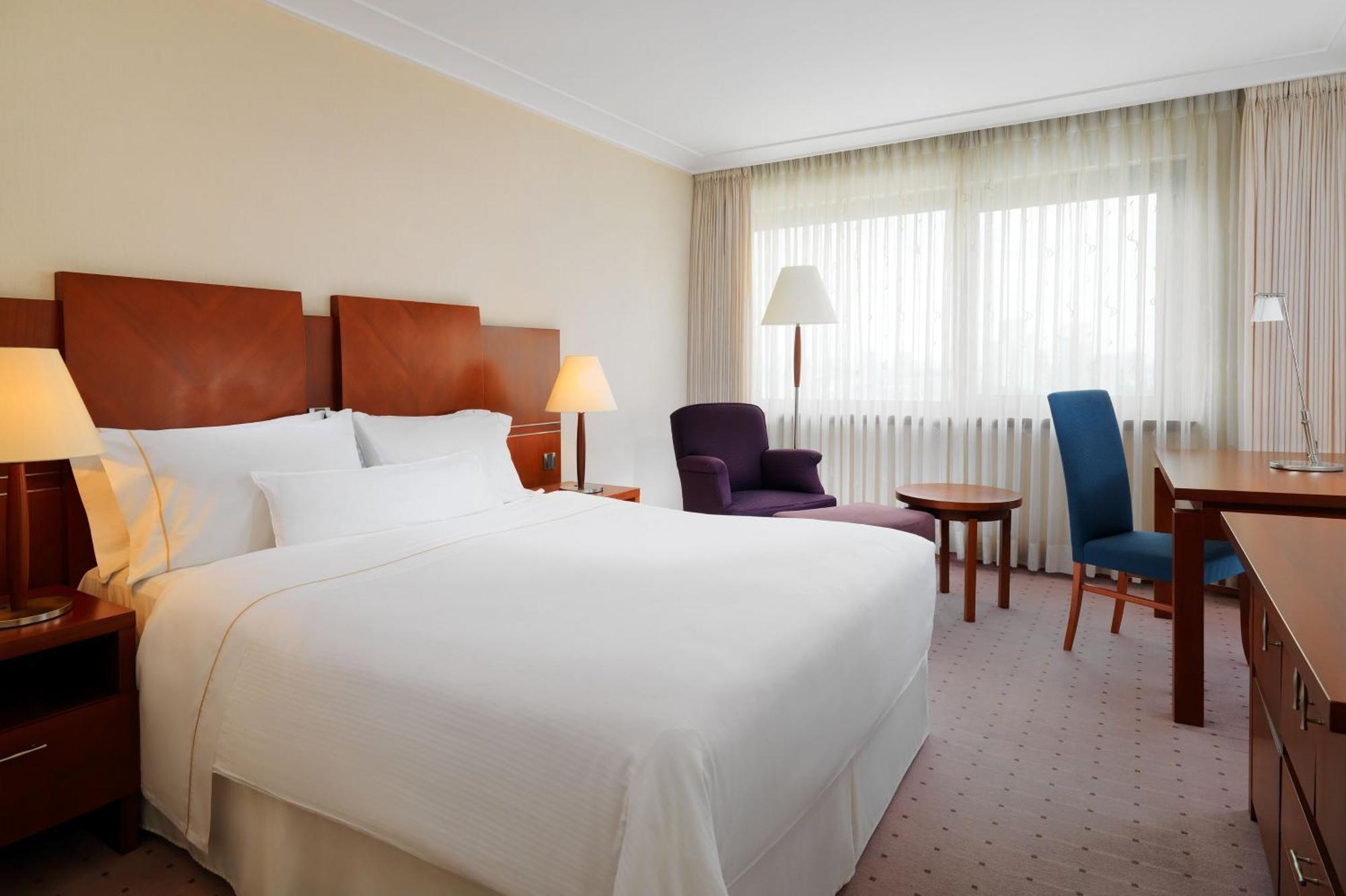 Chambre Deluxe avec 1 Lit Queen-Size Non-Fumeurs - Vue sur Ville