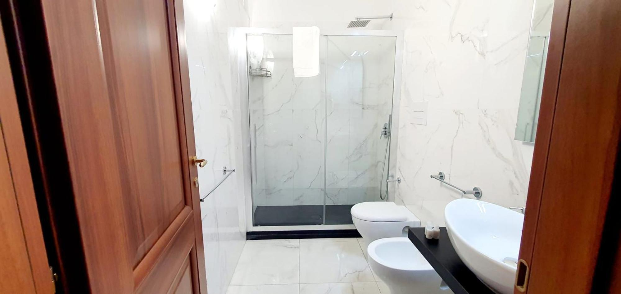 Deluxe Double Room with Balcony and Sea View,1625871437:JPEG