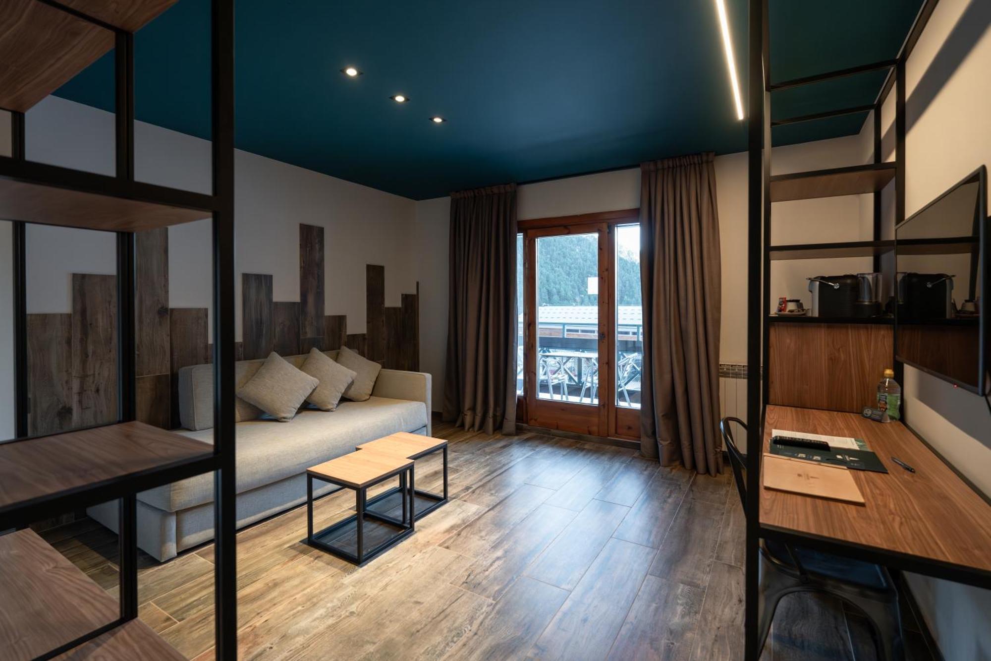 Junior Suite with Balcony,1282590256:JPEG