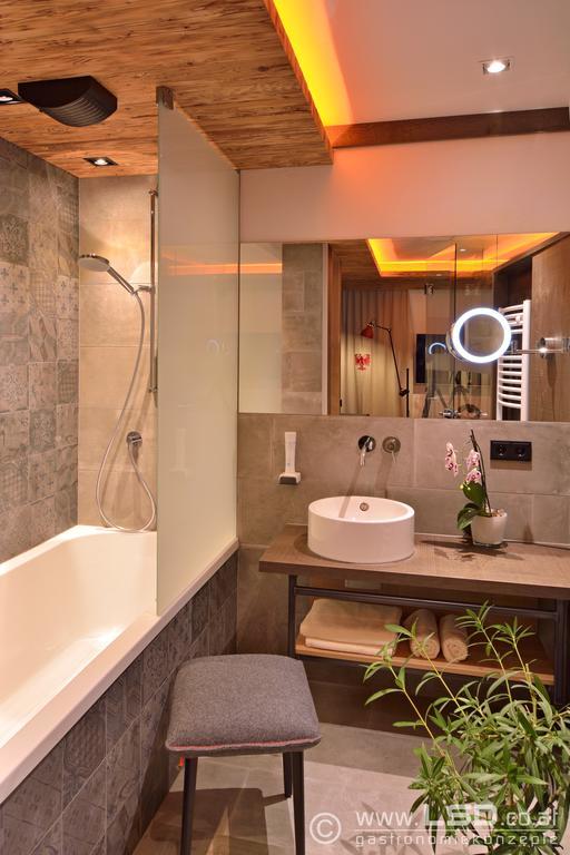 Deluxe Double Room with Balcony,275945229:JPEG