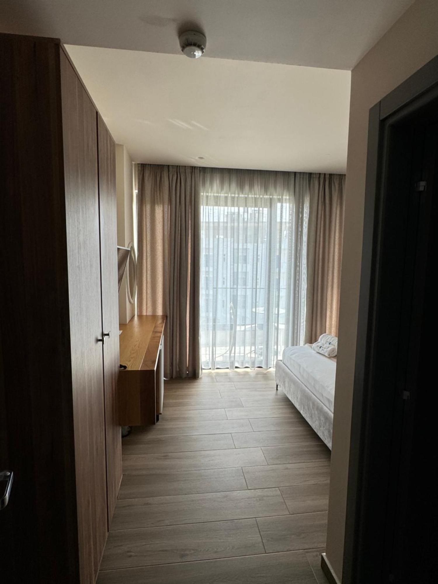 King Room with Pool View,1586900793:JPEG