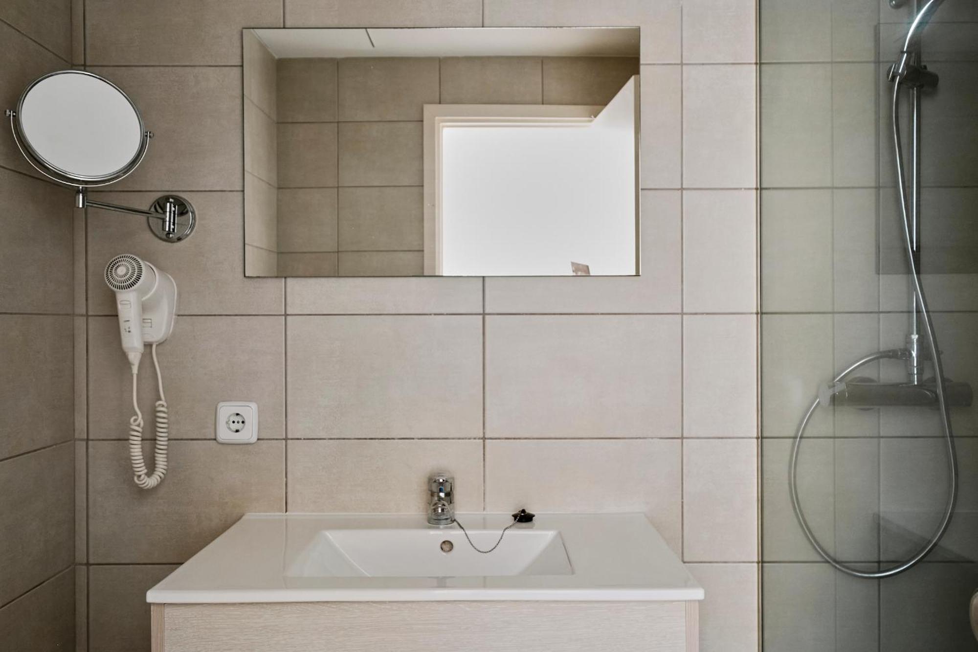 Double Room with Hot Tub,1642317468:JPEG