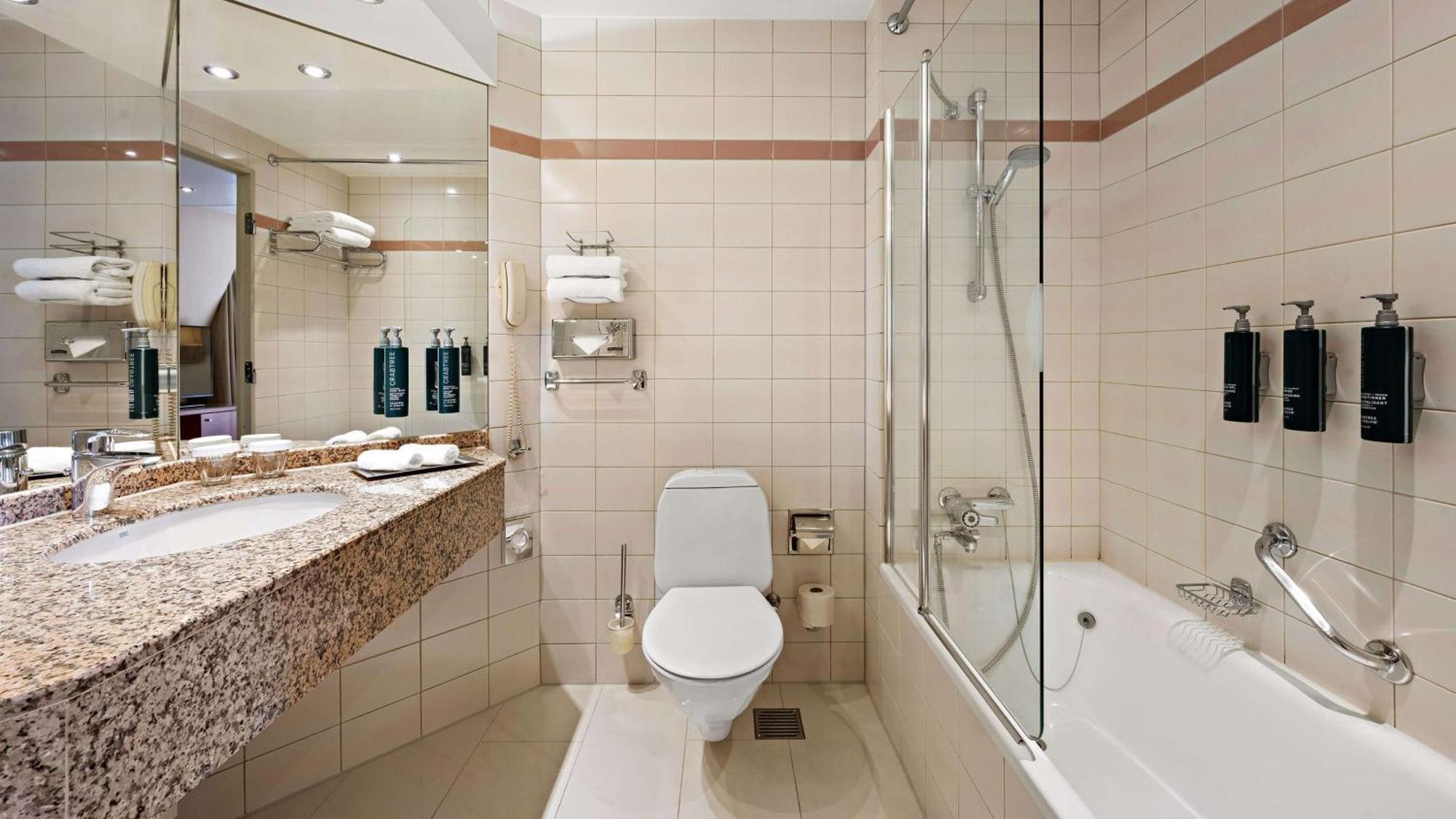 Queen Executive Room with Riverview and access to the Executive Lounge