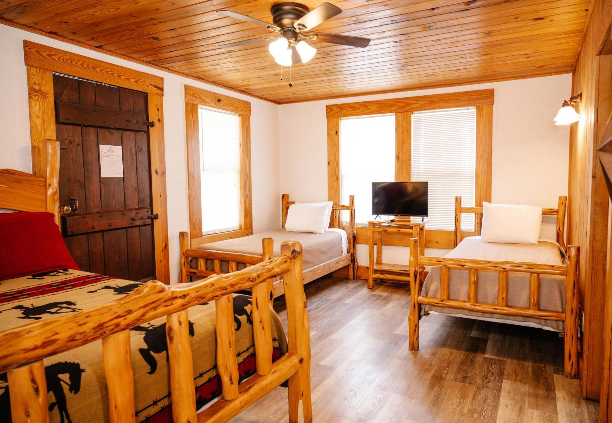 Deluxe Queen Suite