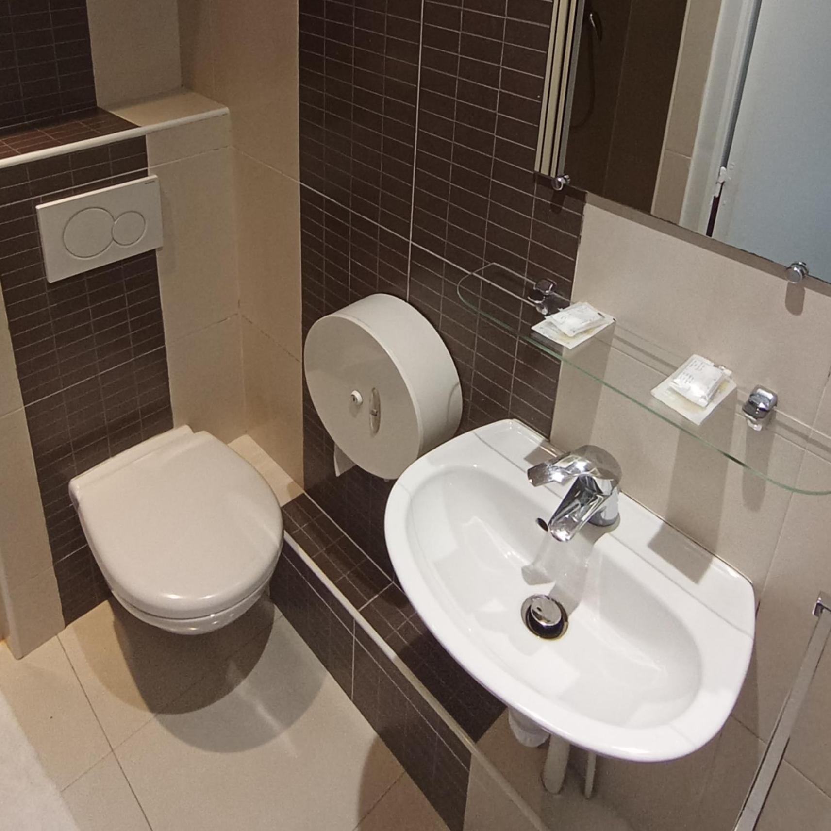 Double Room Private Bathroom,1600254448:JPEG