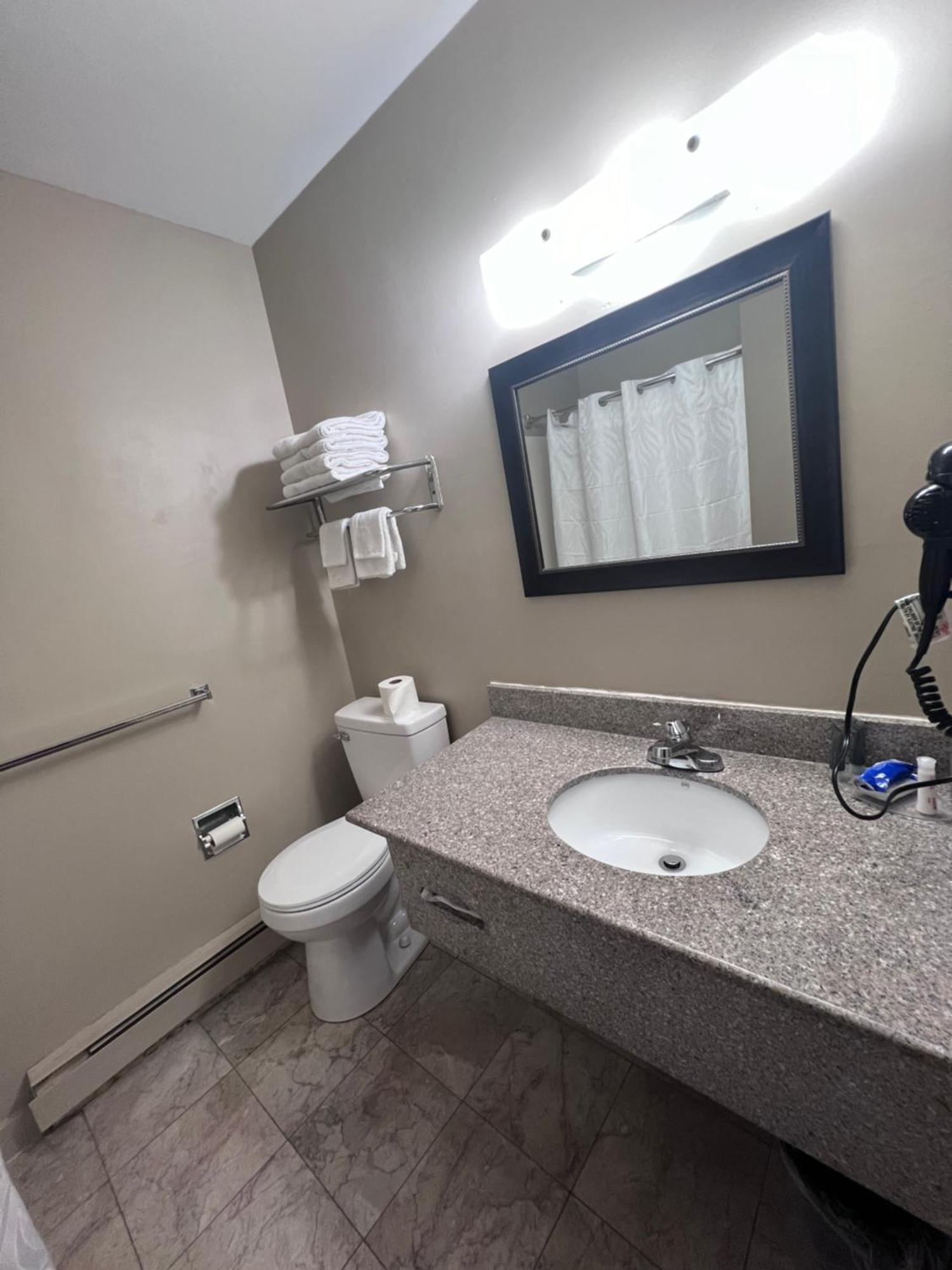 Quadruple Room - Non Smoking,1602346431:JPEG