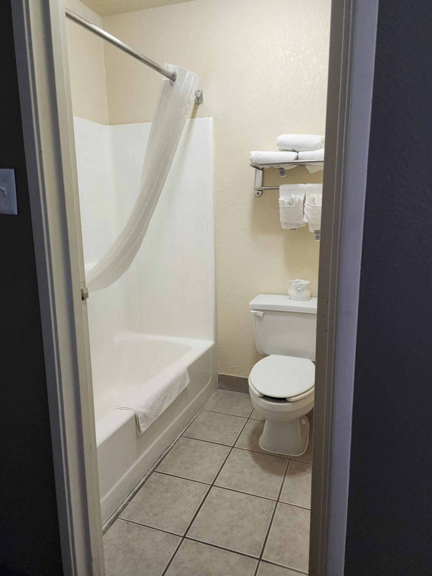 Queen Room with Two Queen Beds - Non-Smoking,1604083161:JPEG