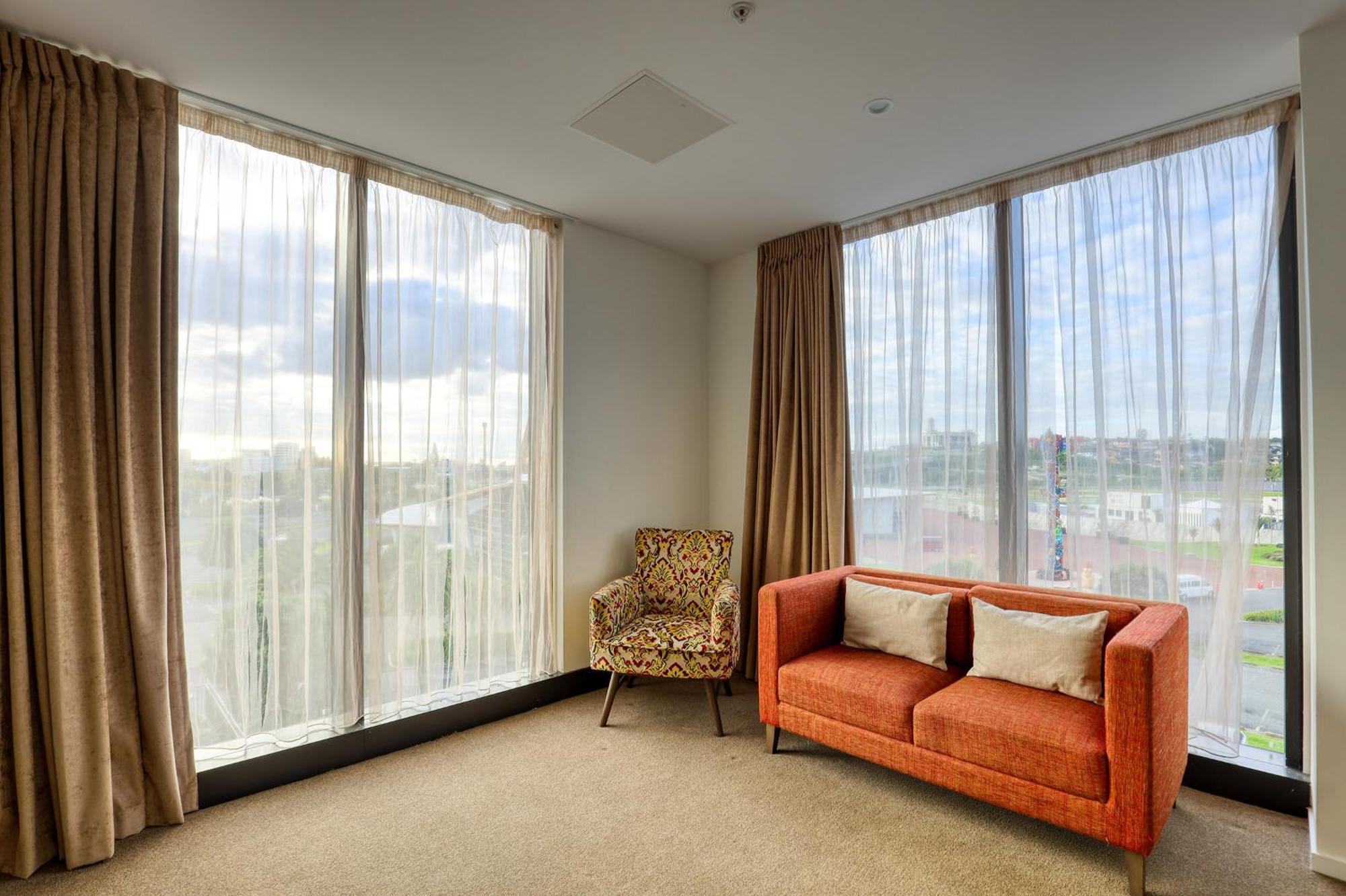 One-Bedroom King Suite - Non-Smoking,1035000160:JPEG