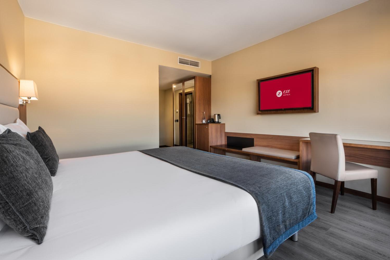 Deluxe Double Room with Castle View ( free Parking ),1618819387:JPEG