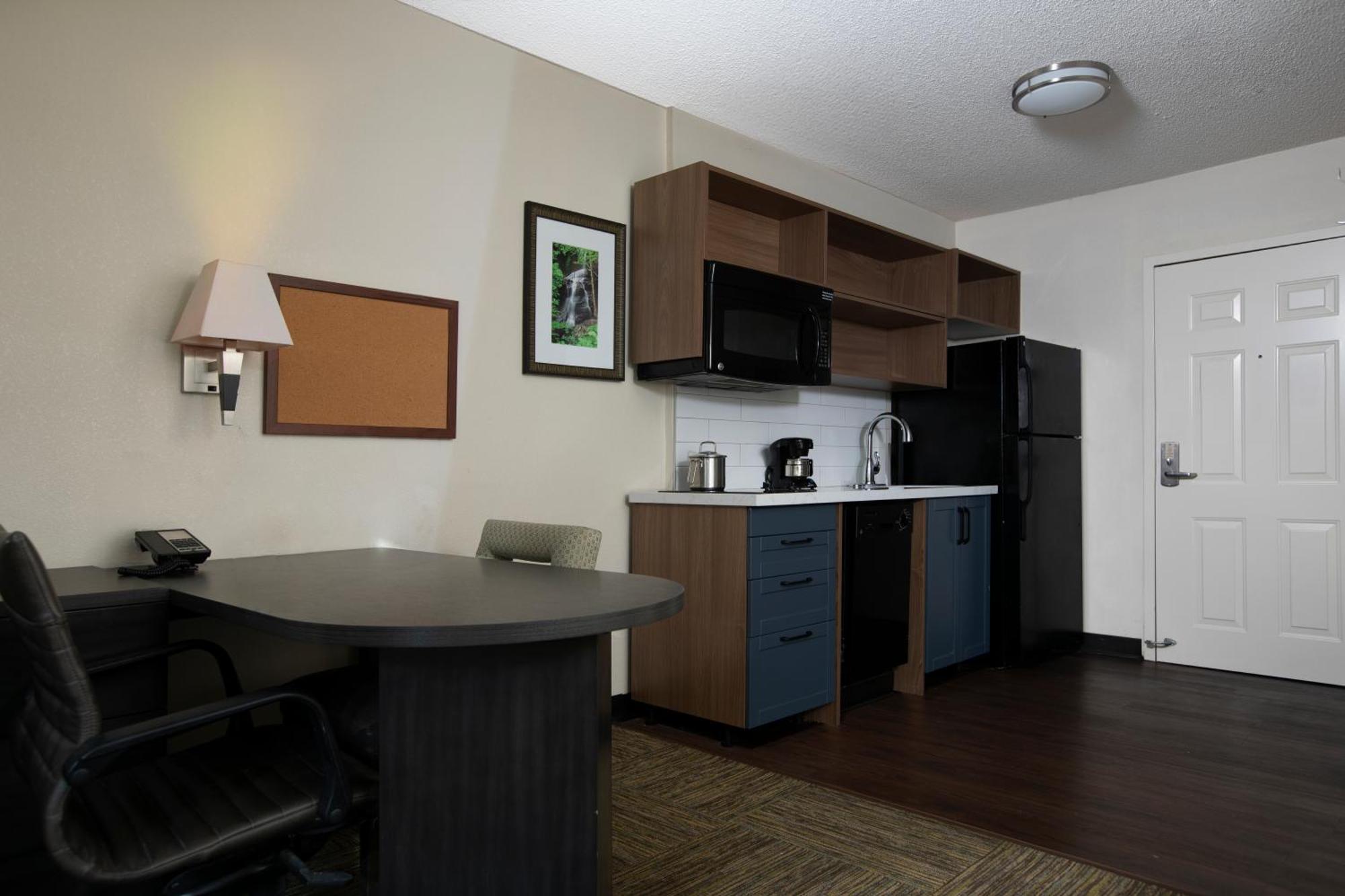 Studio Suite with Two Double Beds and Mobility Accessible Roll-In Shower,1618830540:JPEG