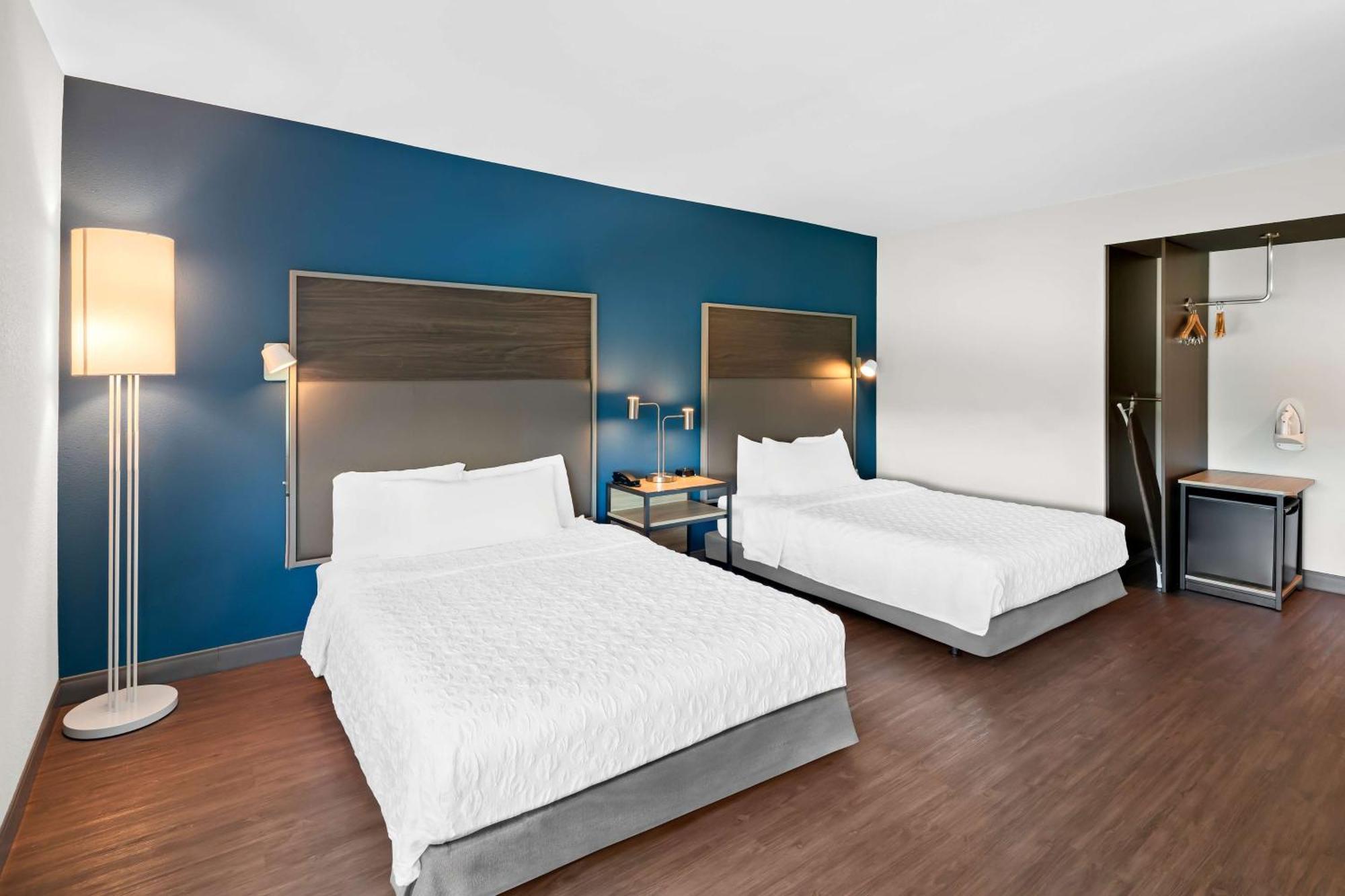 Queen Room with Two Queen Beds and Accessible Tub - Mobility Access,1619257959:JPEG