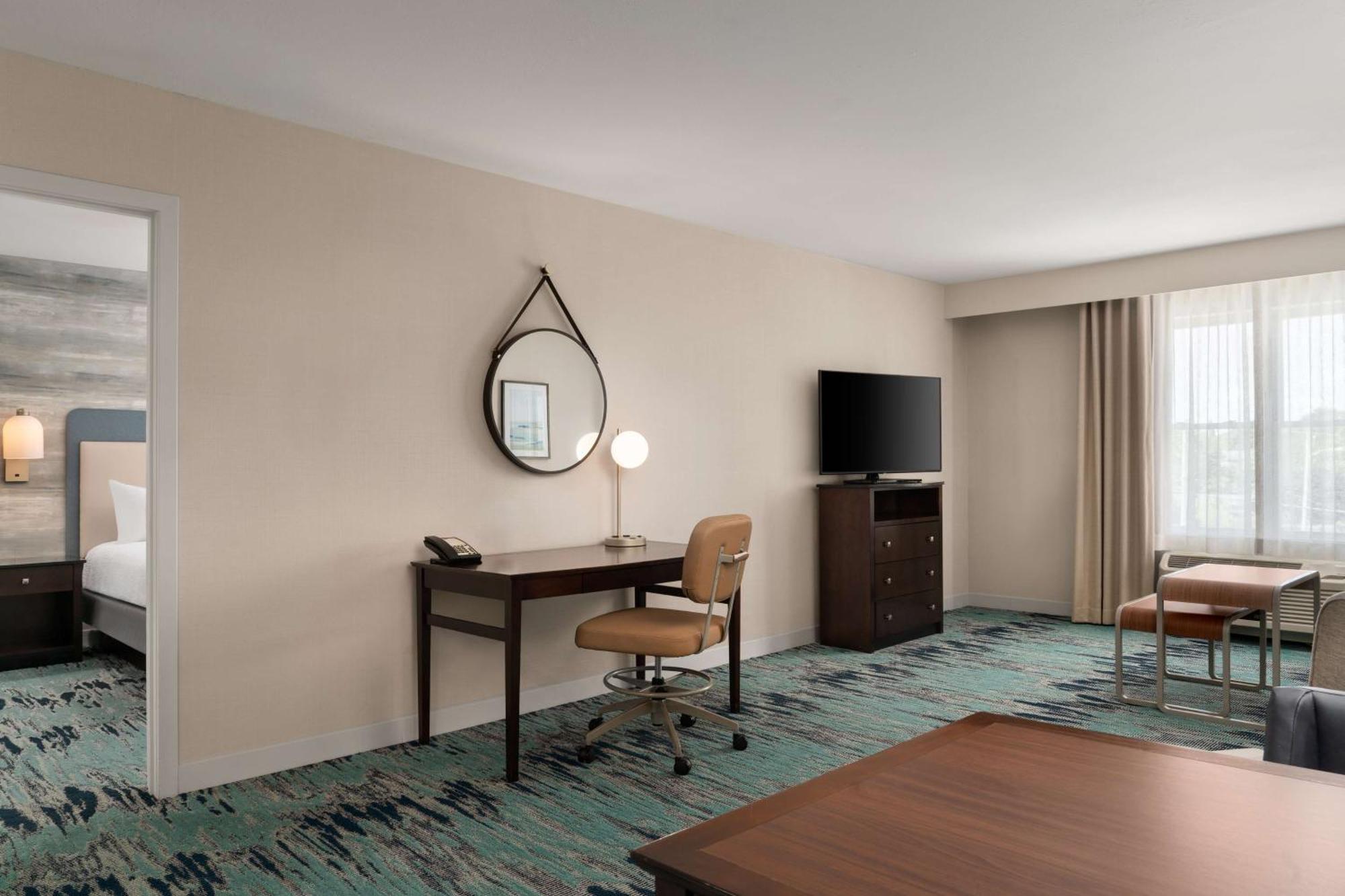 One-Bedroom Queen Suite with Two Queen Beds - Non-Smoking