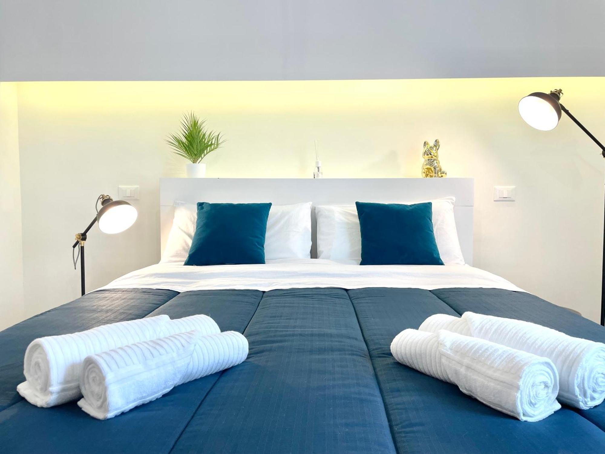 Queen Room with Balcony,1630355712:JPEG