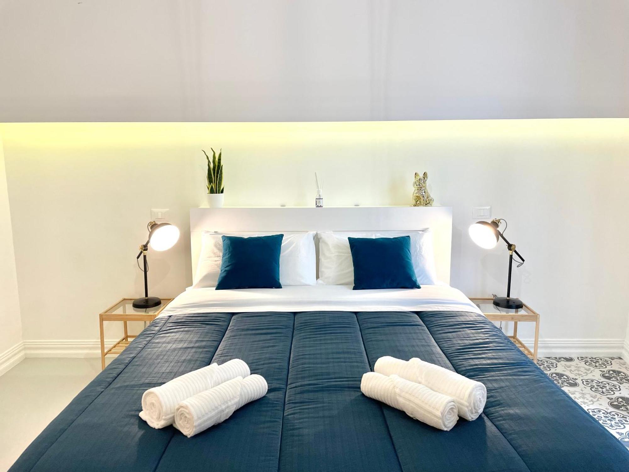 Deluxe Double Room with Balcony,1630359044:JPEG