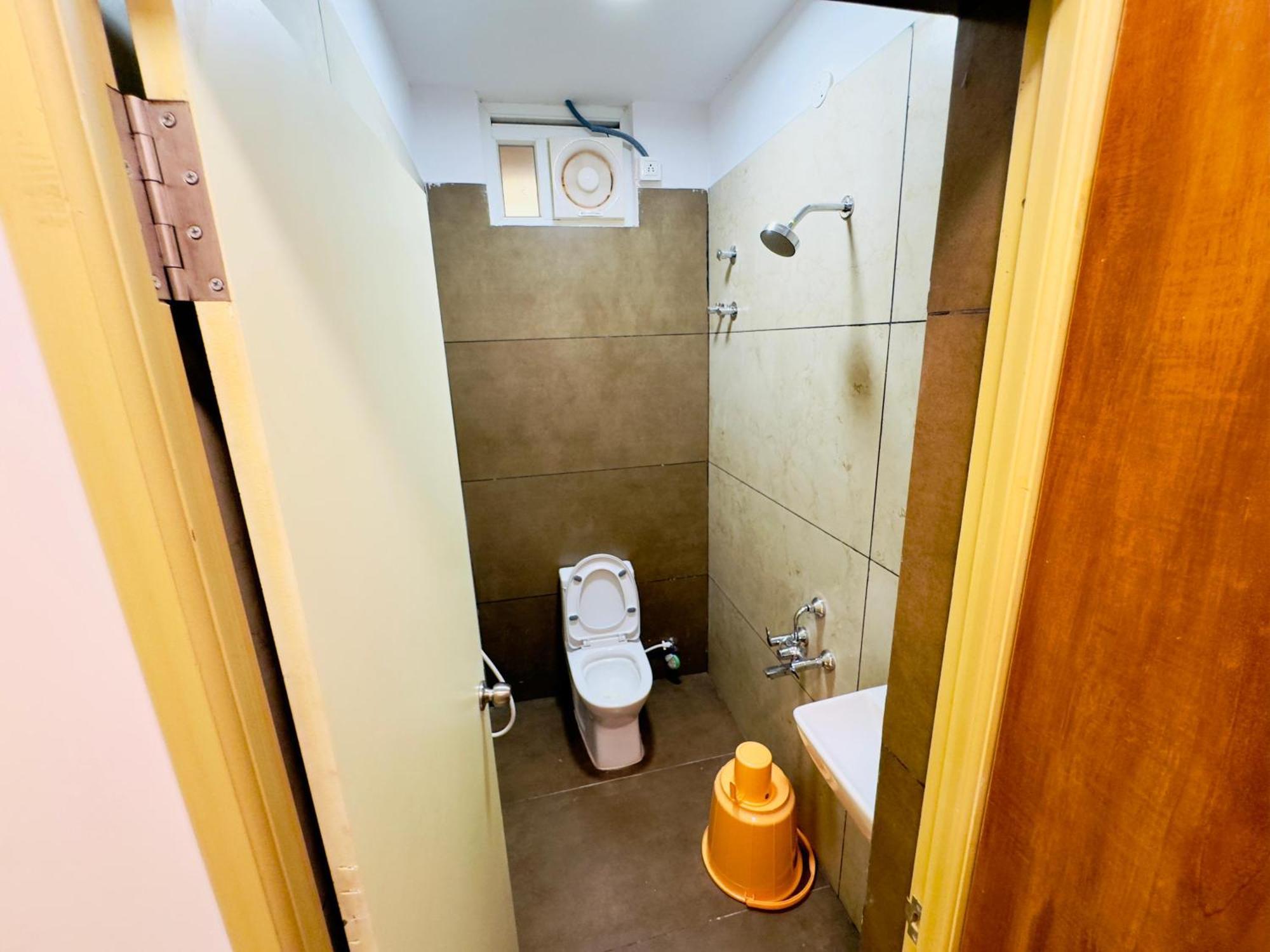 Standard Single Room,1669168574:JPEG