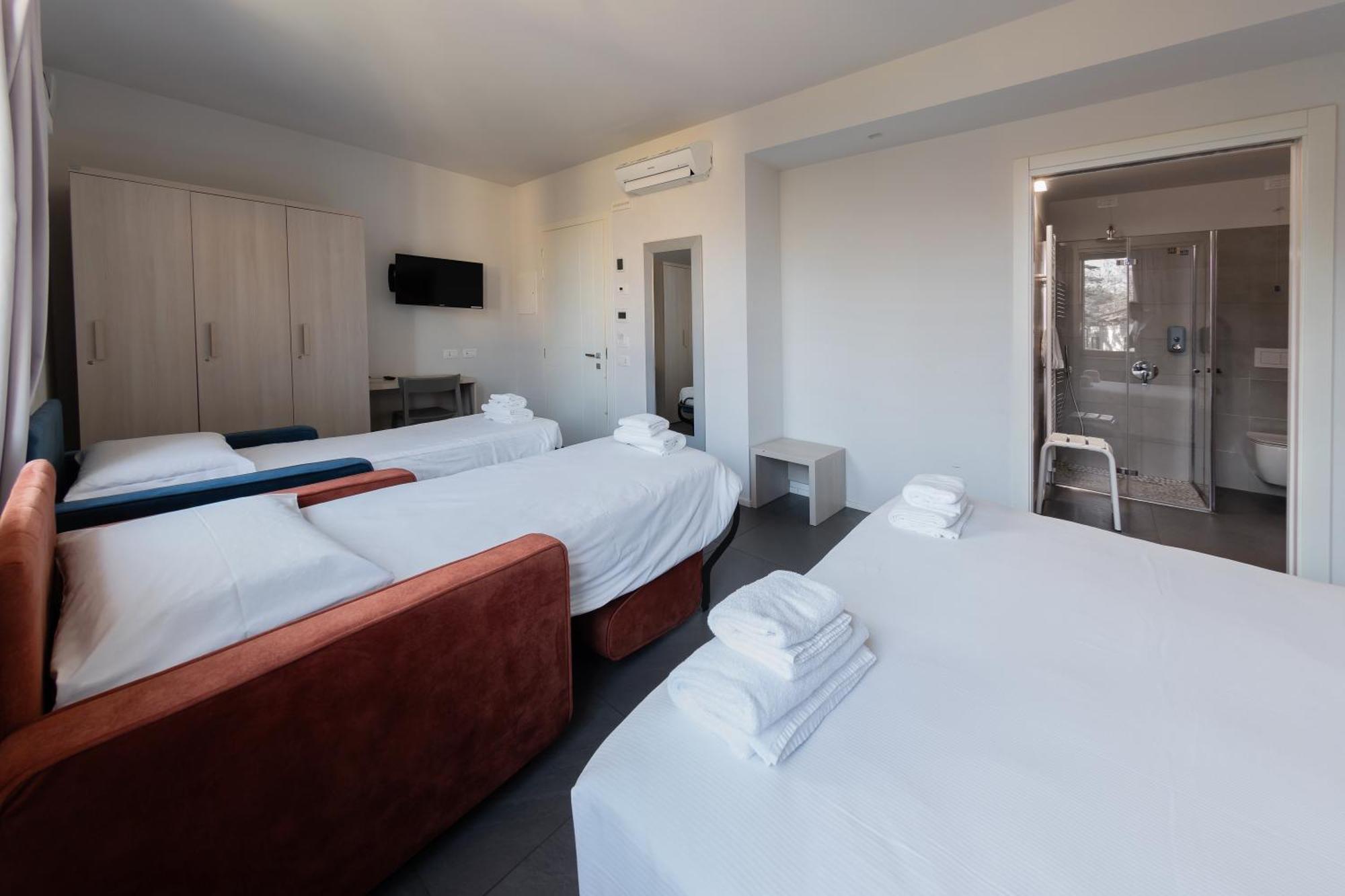 Vierbettzimmer mit eigenem Bad