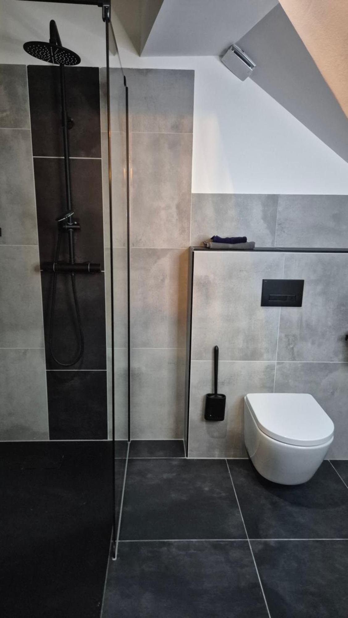 Triple Room Bathroom,1656199002:JPEG