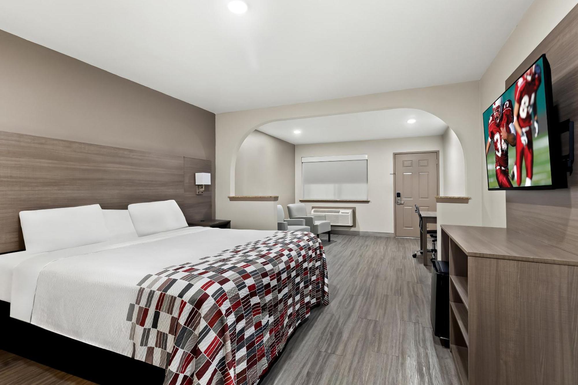 Superior King Room with Jetted Tub Non-Smoking,1656220176:JPEG