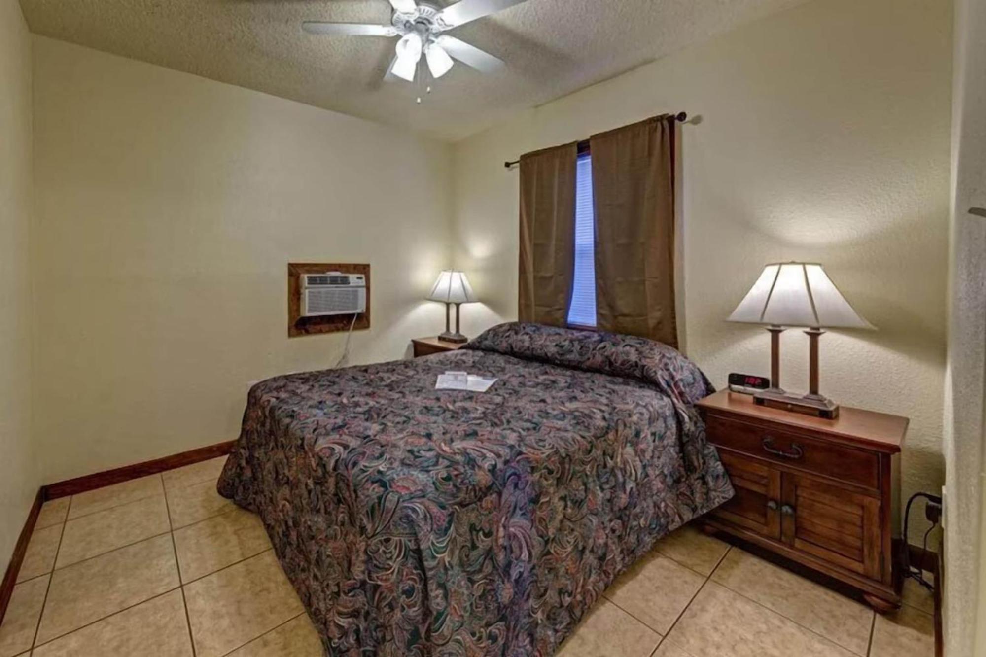 Queen Bed Accessible,1658778476:JPEG