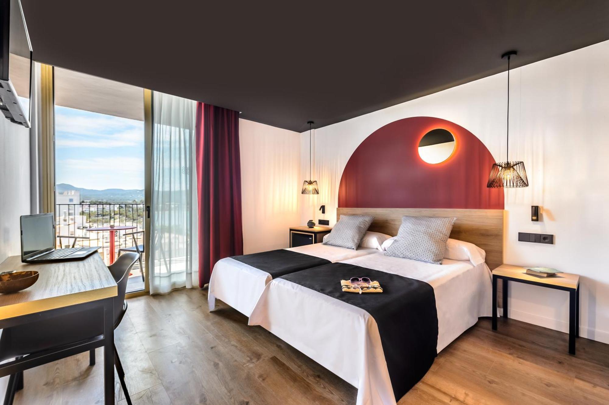 Zweibettzimmer mit seitlichem Meerblick