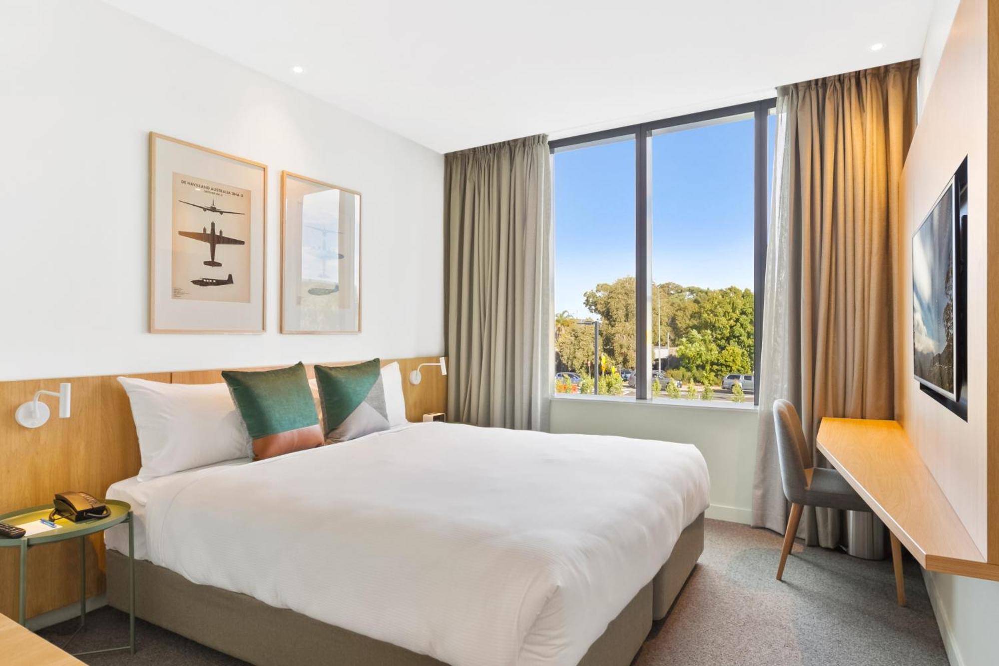 King Studio with Airport View,850216304:JPEG