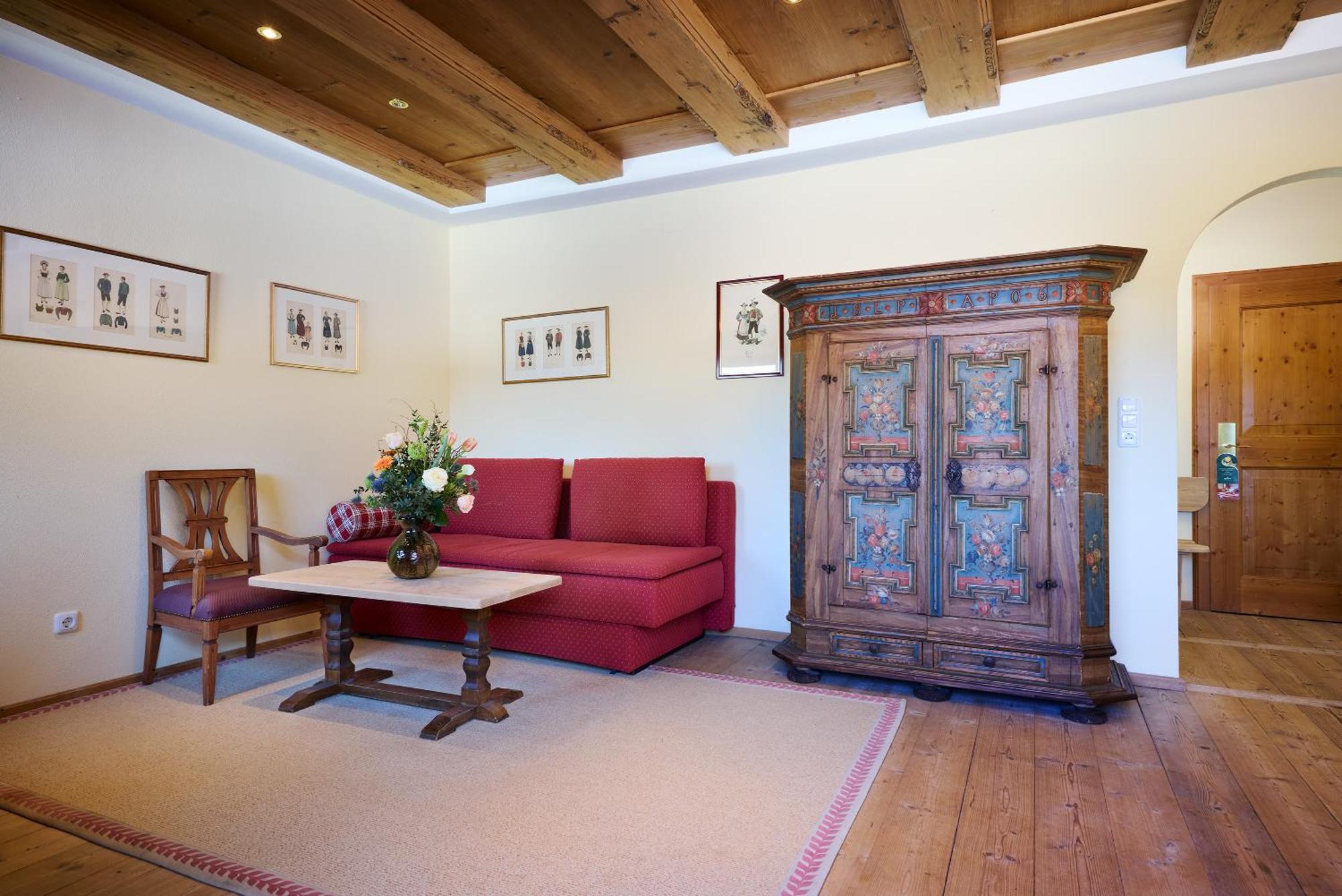Deluxe Suite,1672563104:JPEG