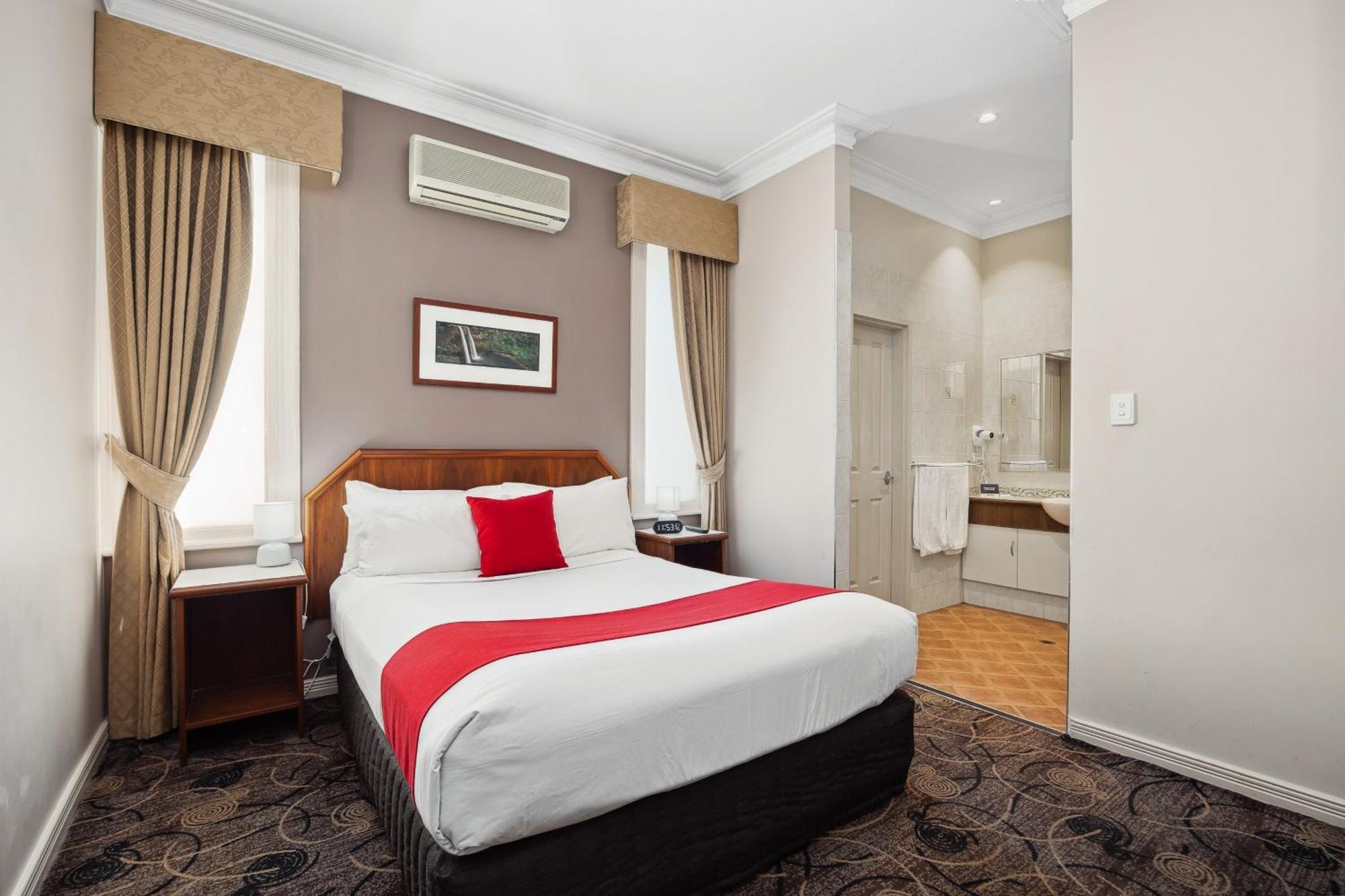 Deluxe Queen Room