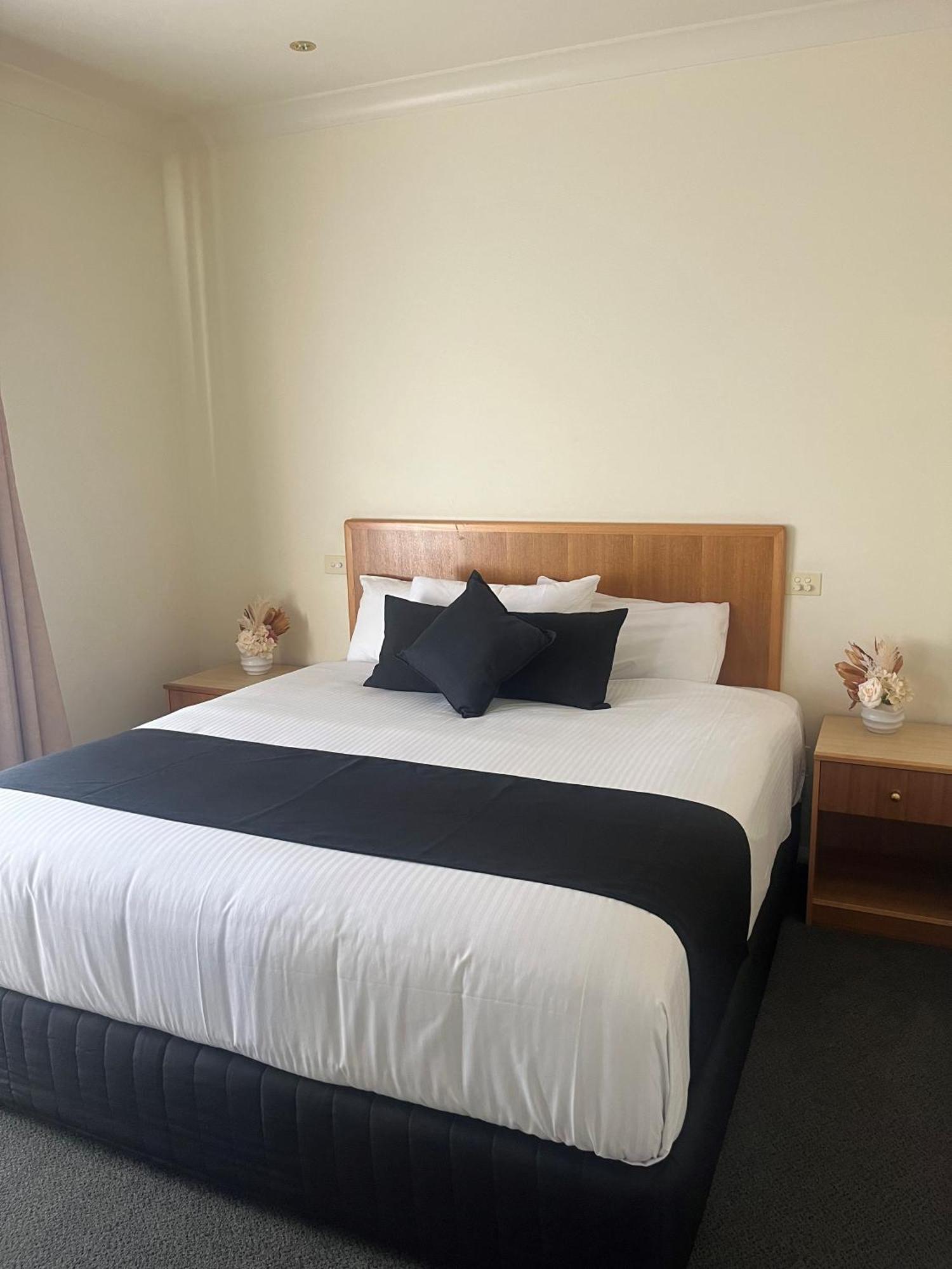 One-Bedroom Apartment with Spa Bath,1683829552:JPEG