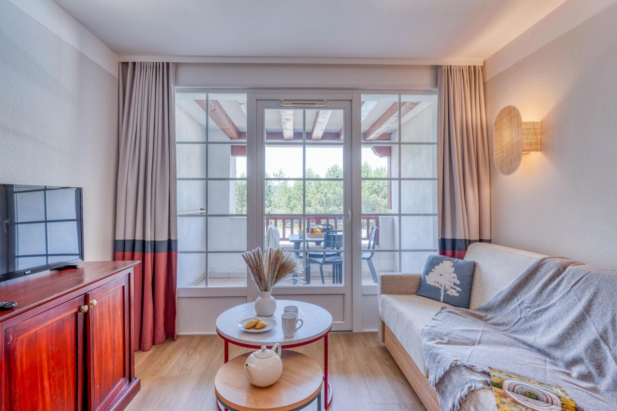 Superior Studio with Sleeping Alcove and Terrace or Balcony (4 People),1698846471:JPEG