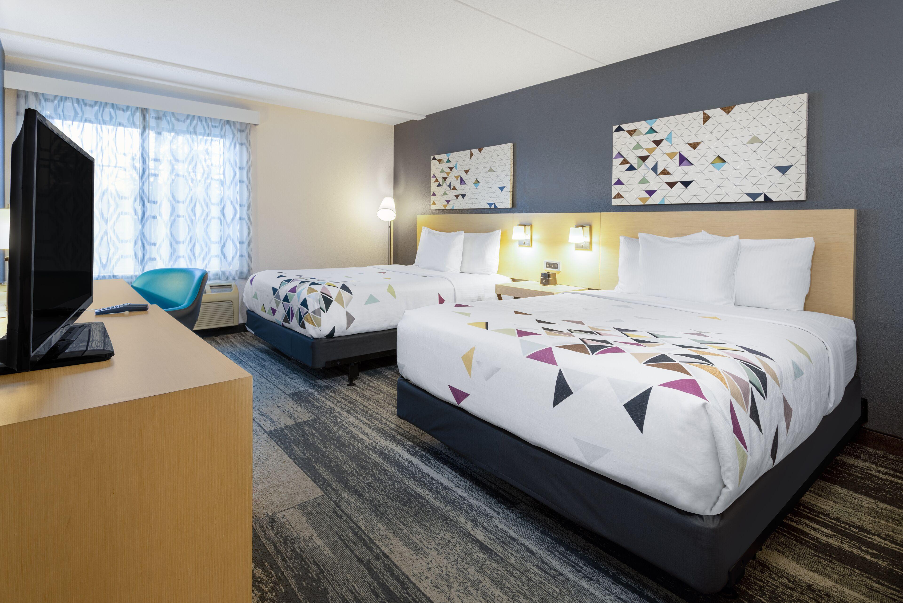 Queen Room with Two Queen Beds - Mobility Access,1705638782:JPEG