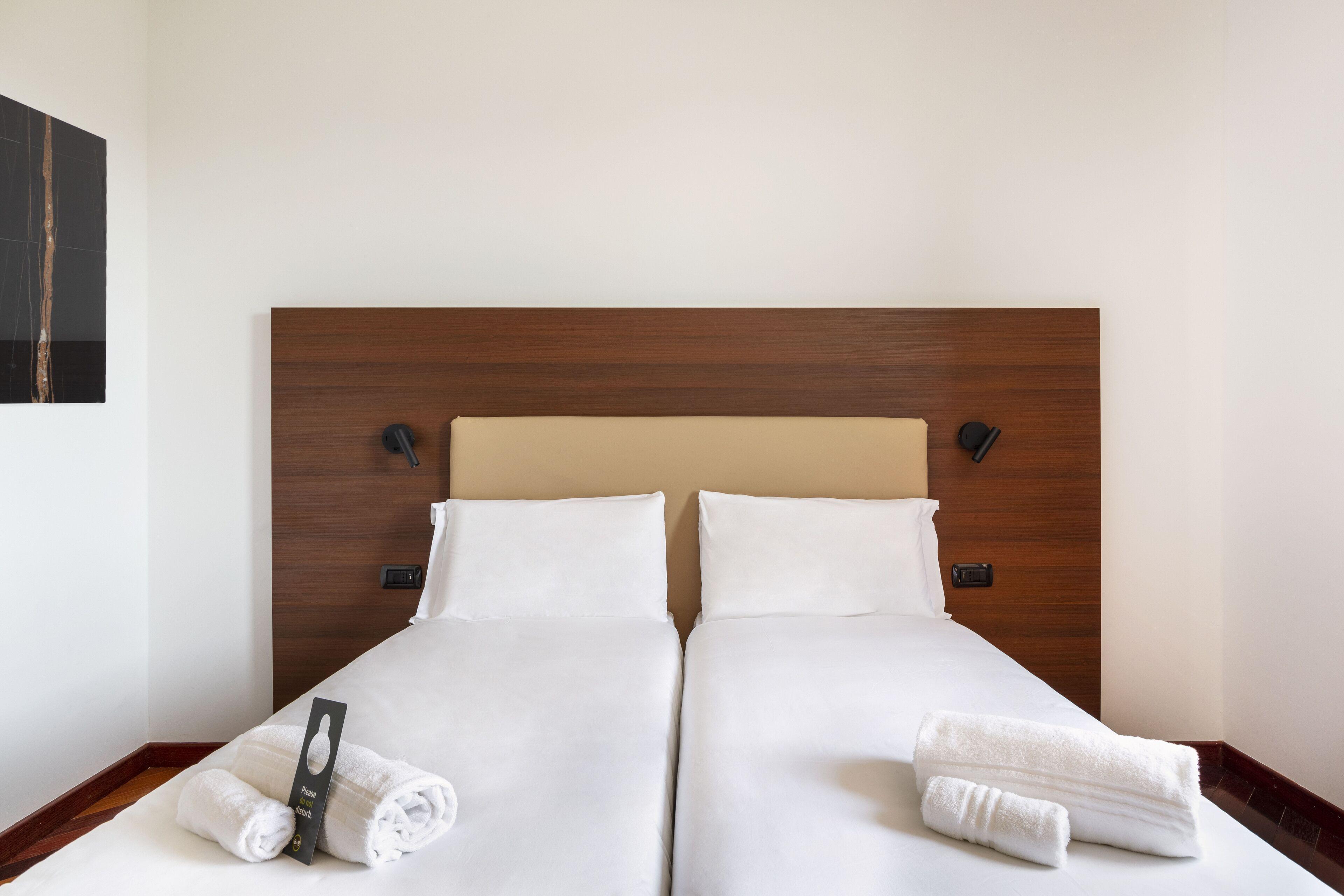 Twin Room,1715174859:JPEG