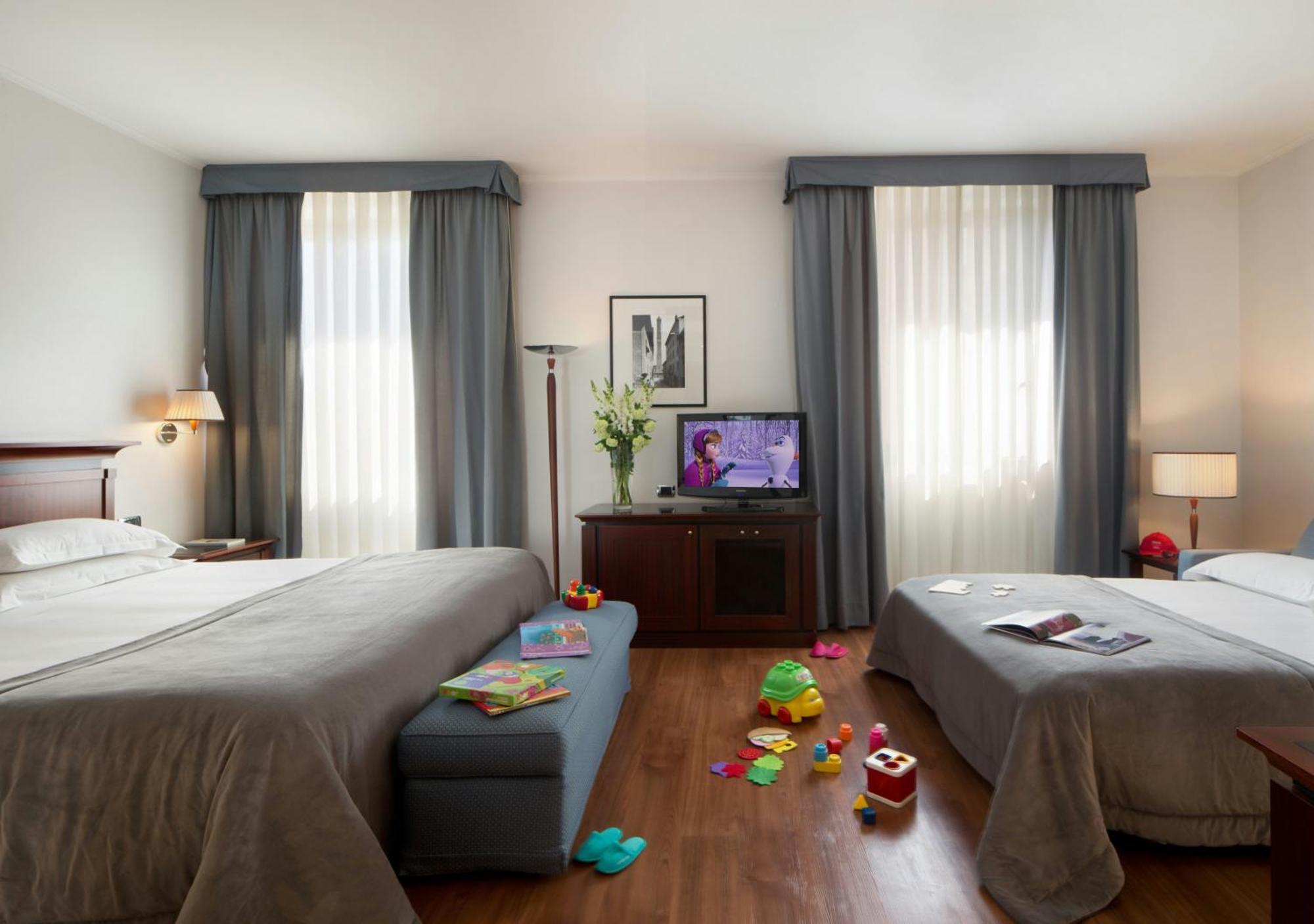Family Room (2 Adults + 2 Children),1729994511:JPEG