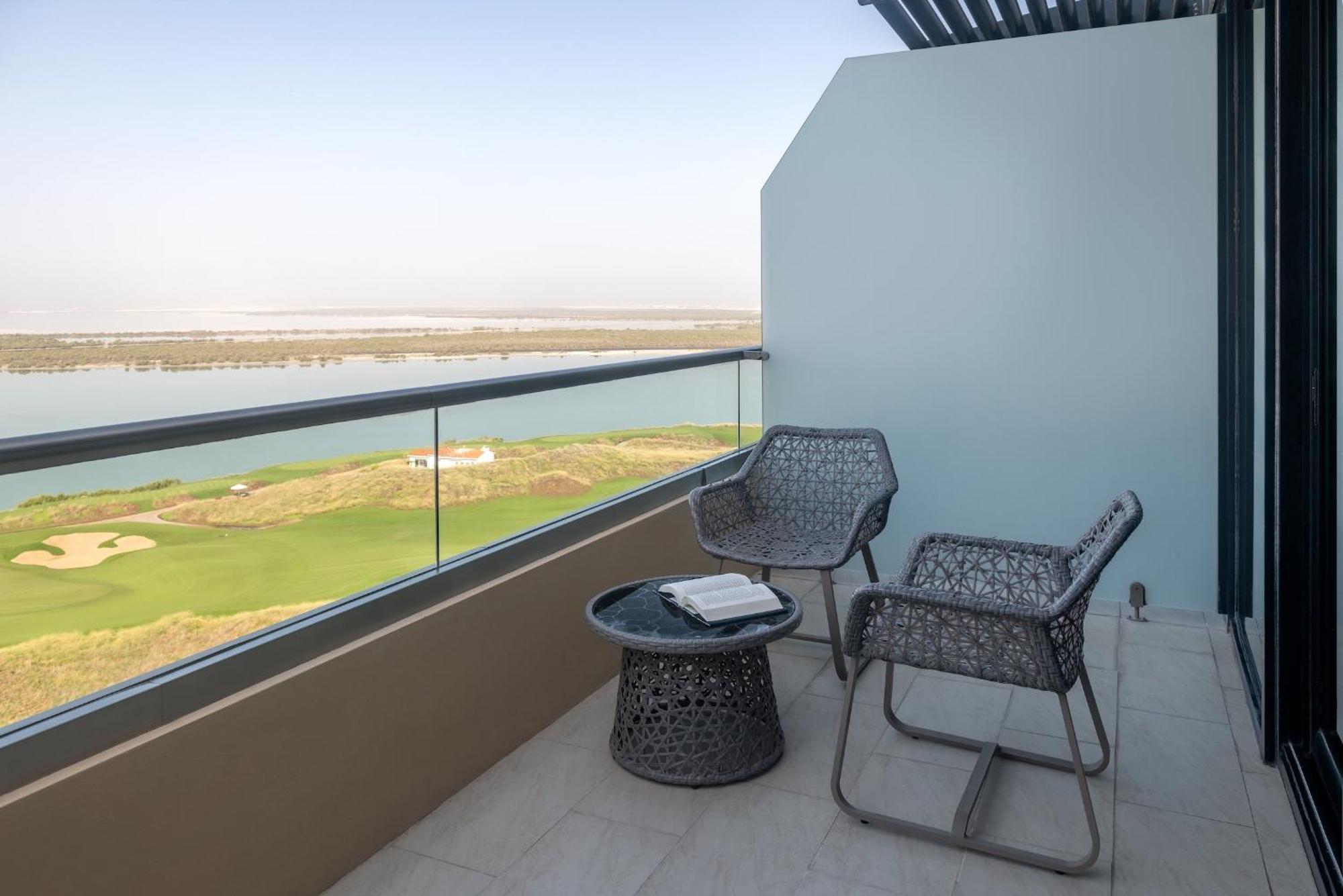 Deluxe King Room with Sea View and Balcony - Theme Park Access