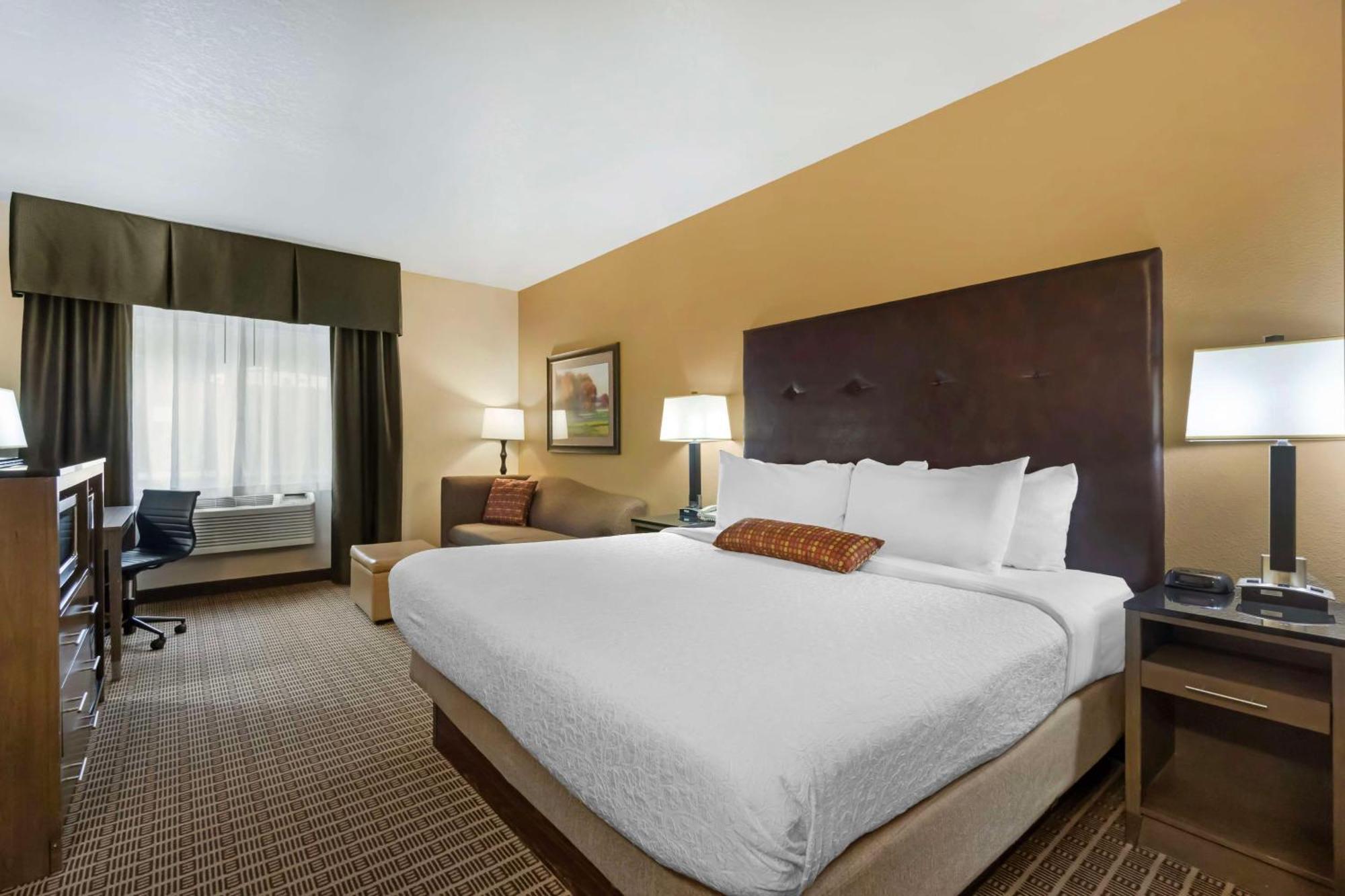 King Room with Sofa Bed and Walk-In Shower - Disability Access/Non-Smoking