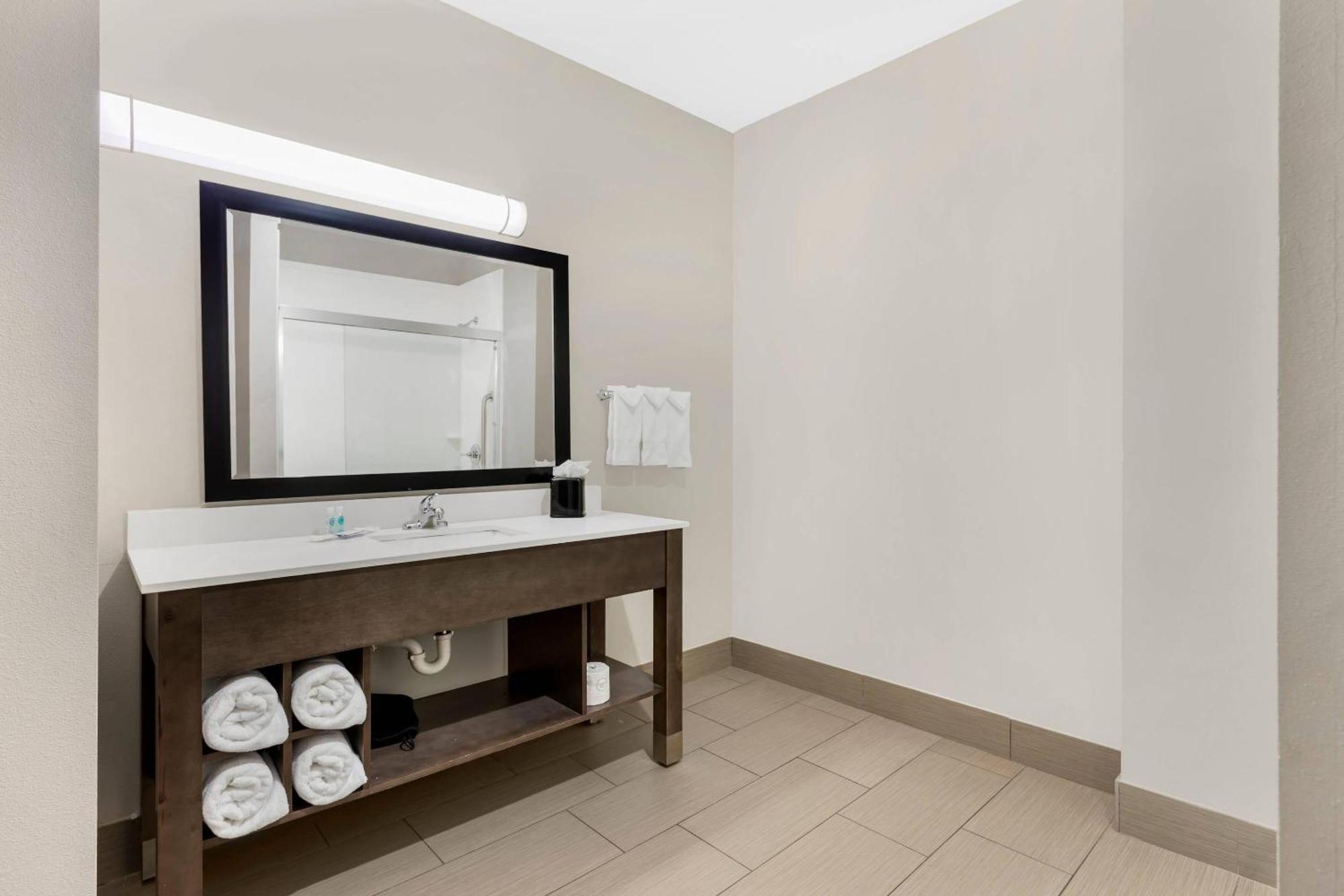 King Room with Tub - Disability Access/Non Smoking,1742935194:JPEG
