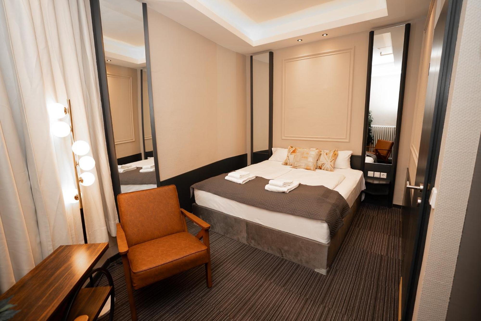 Double Room,1743823418:JPEG