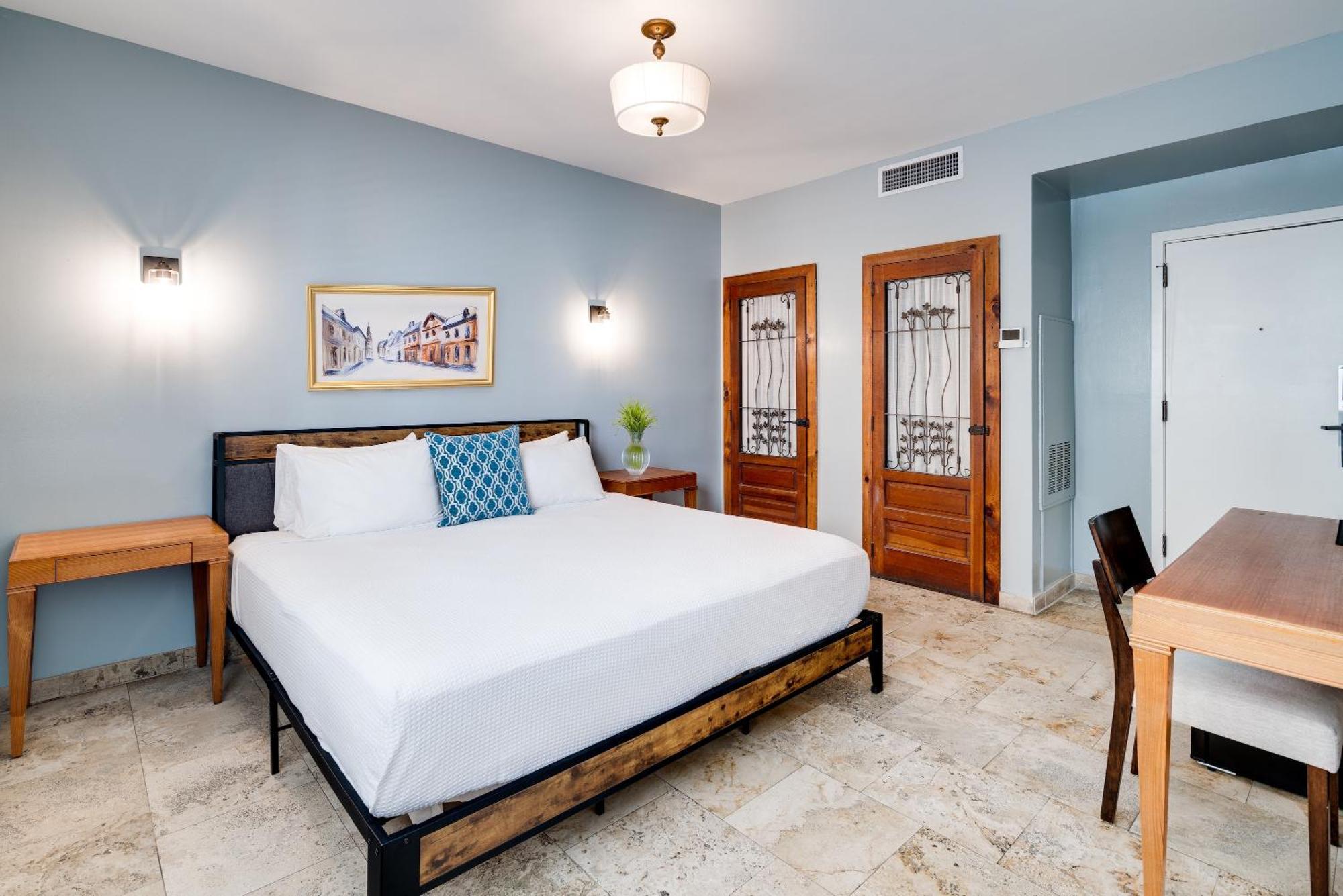 King Room - Impala Building (Self Check-in)