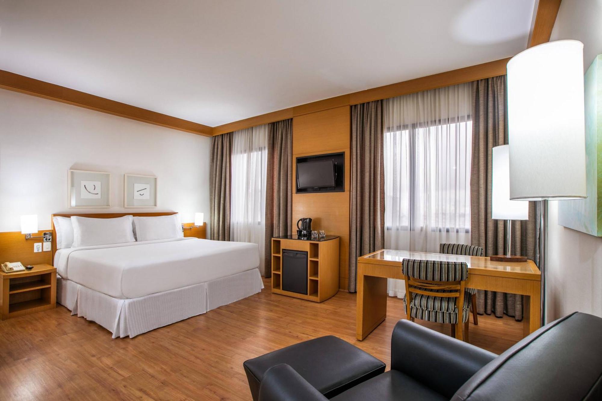 Premium Room Queen-Size Bed,1756415071:JPEG